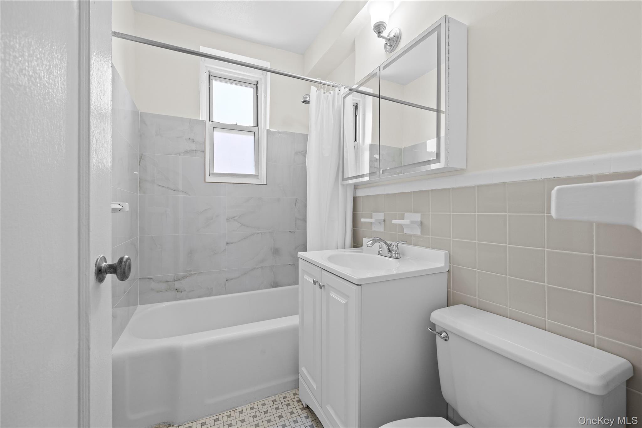 5621 Netherland Avenue 4d Property Photo 8