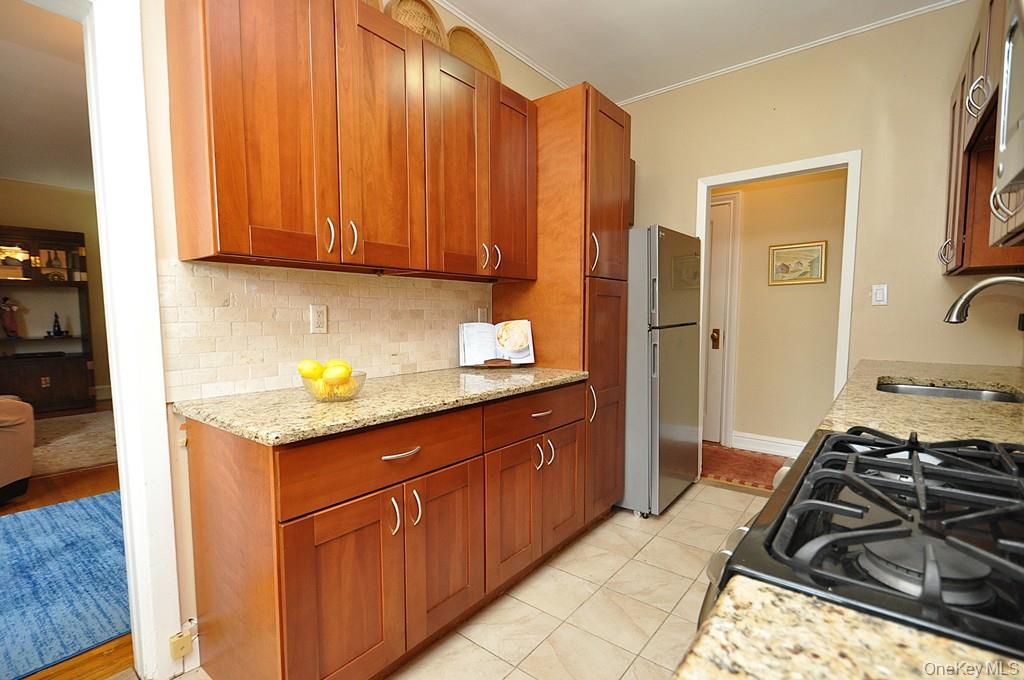 143 Garth Road 5j Property Photo 6