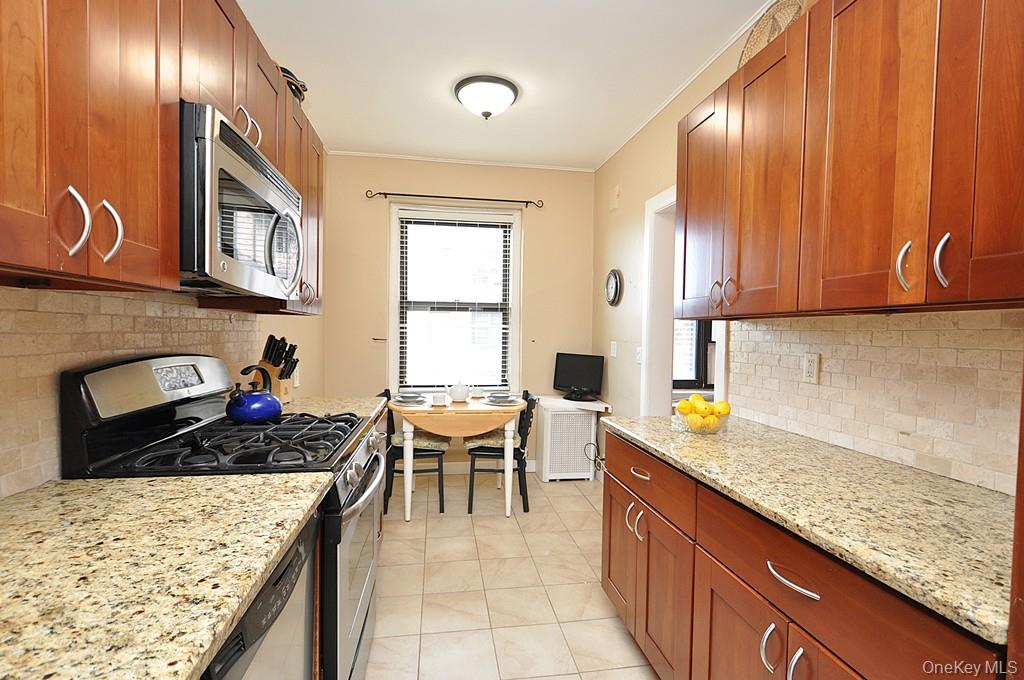 143 Garth Road 5j Property Photo 7