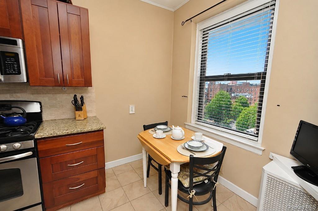 143 Garth Road 5j Property Photo 16