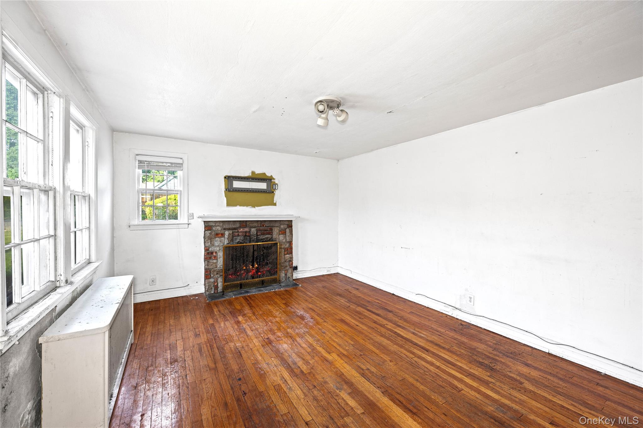 674 Henry Street Property Photo 11