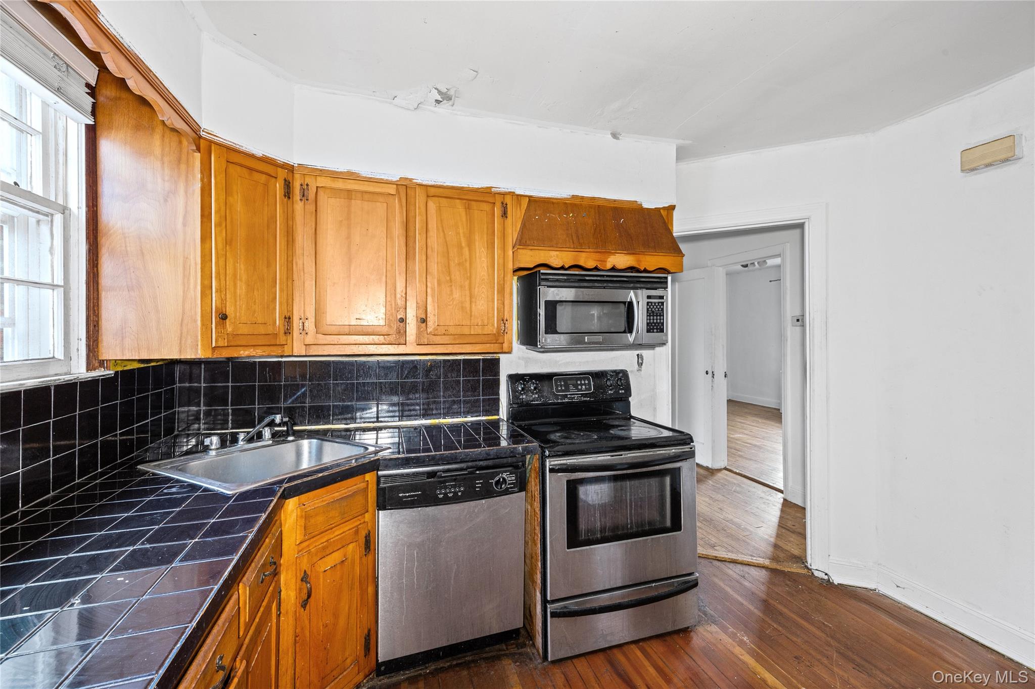 674 Henry Street Property Photo 19
