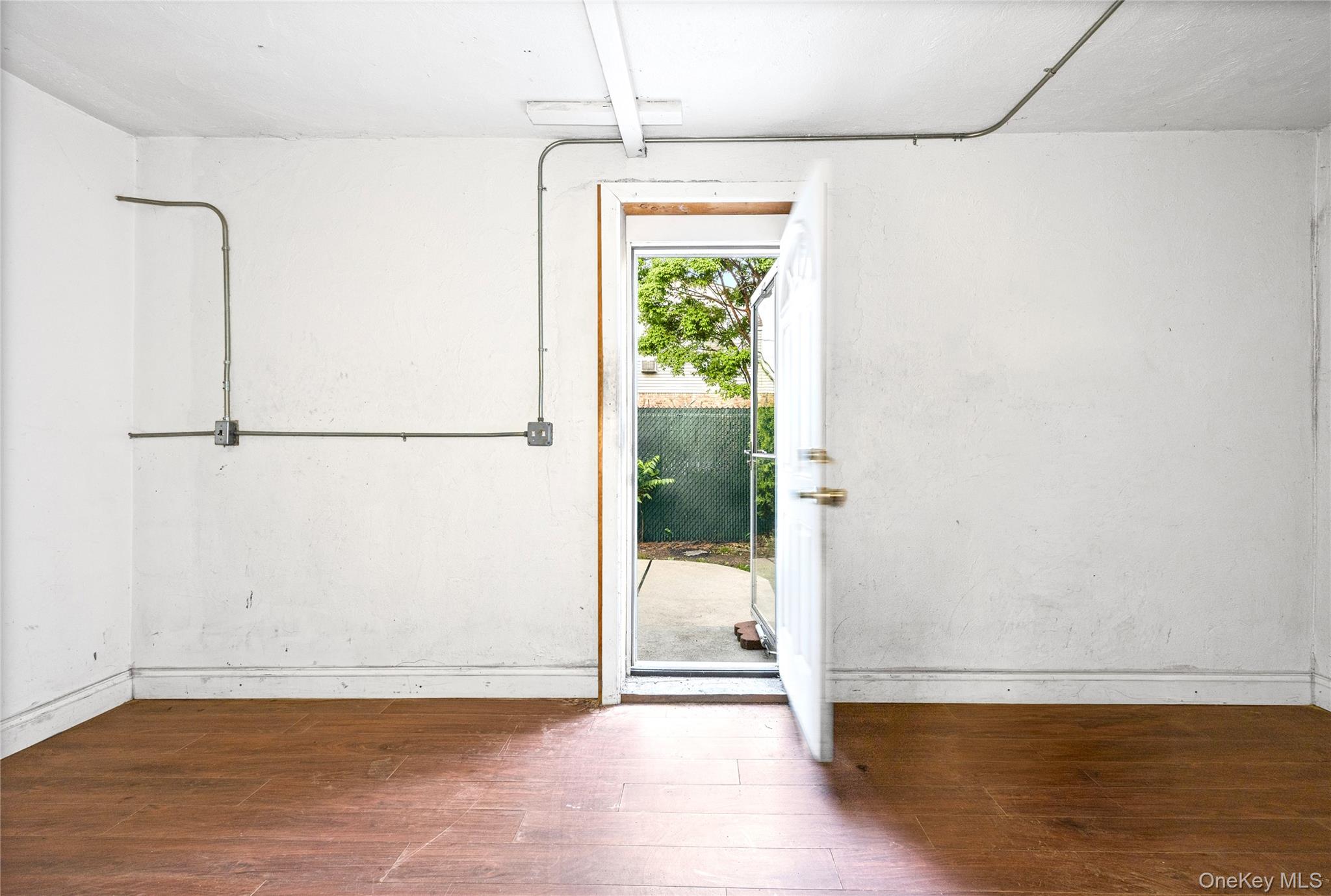 674 Henry Street Property Photo 25