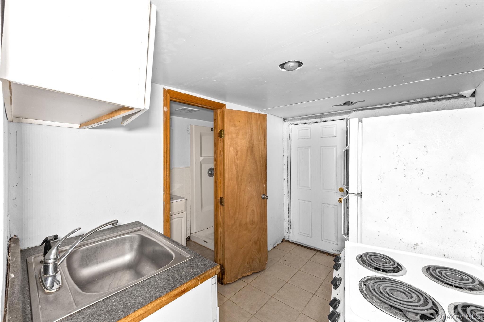 674 Henry Street Property Photo 35