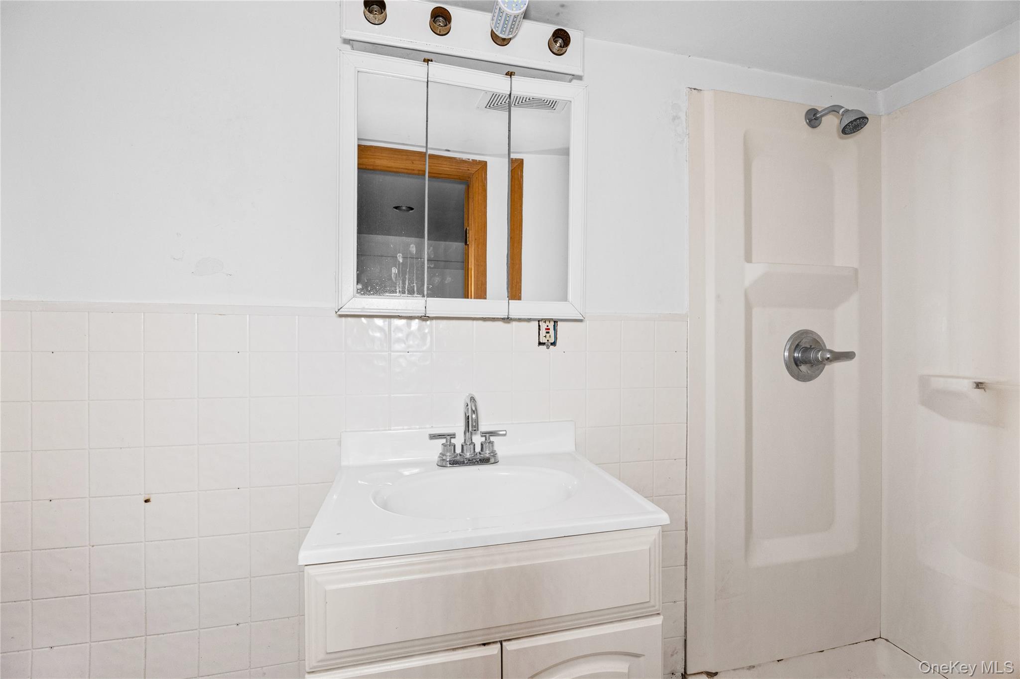 674 Henry Street Property Photo 37