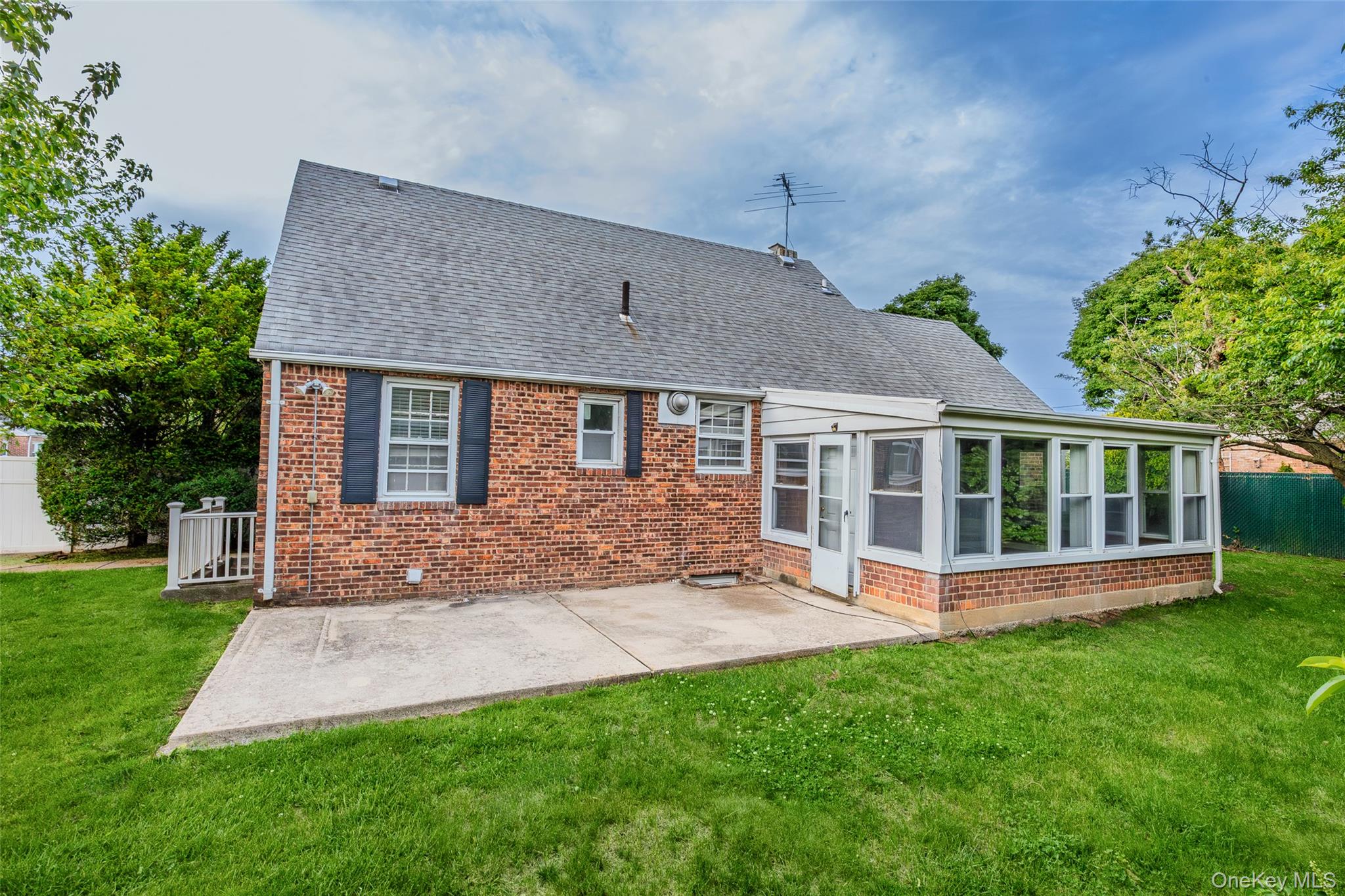674 Henry Street Property Photo 43