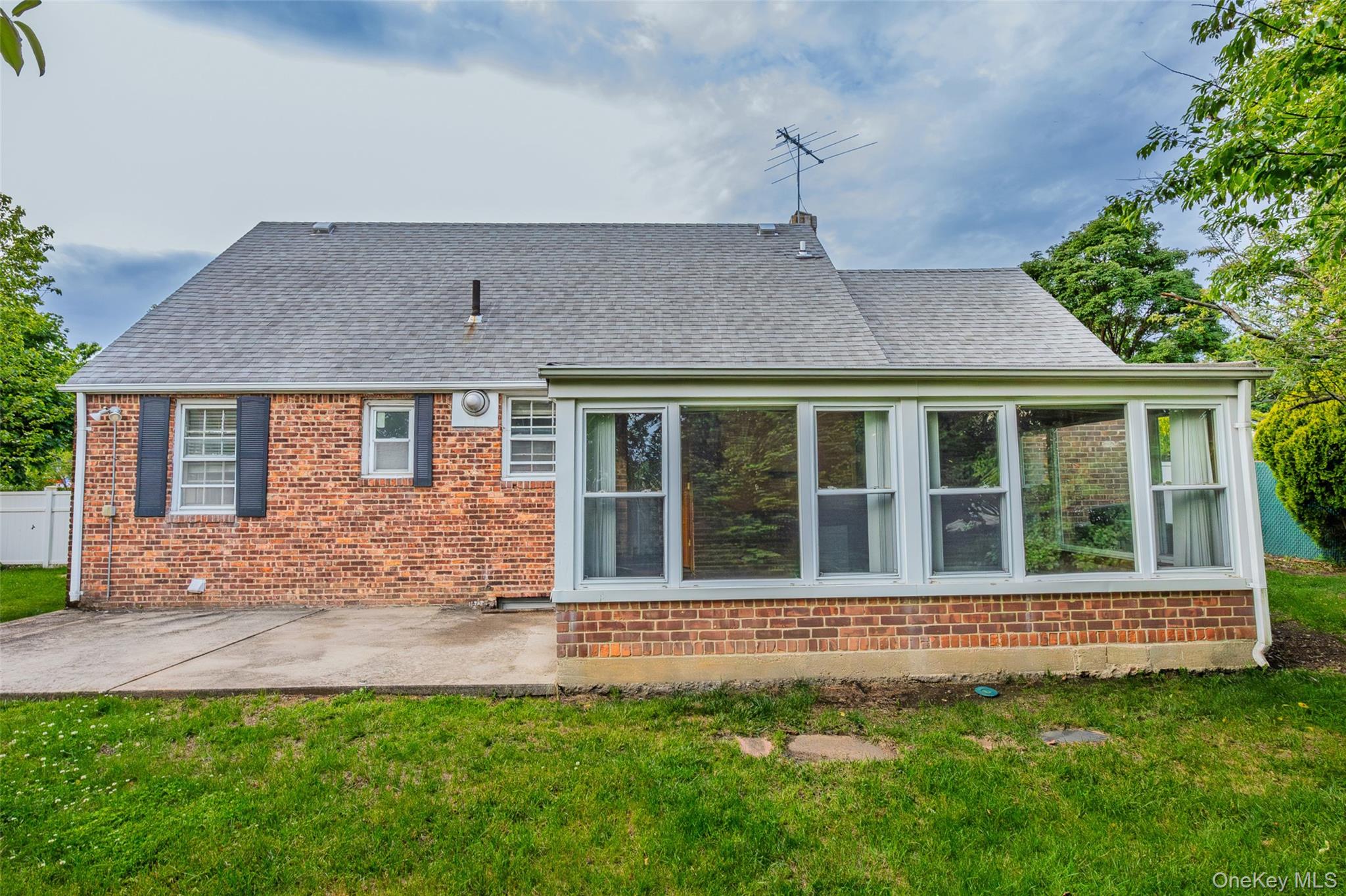 674 Henry Street Property Photo 44