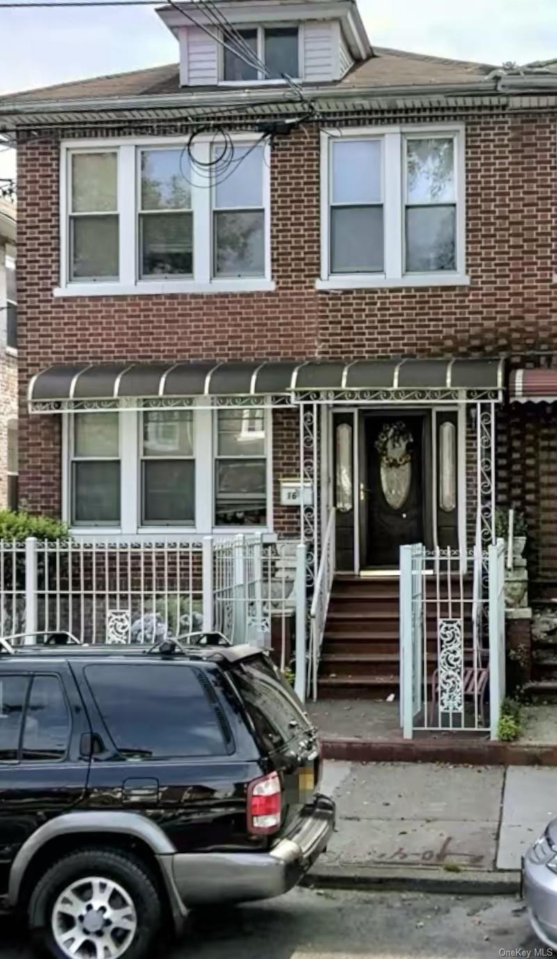 167 E 53rd Street Property Photo 1