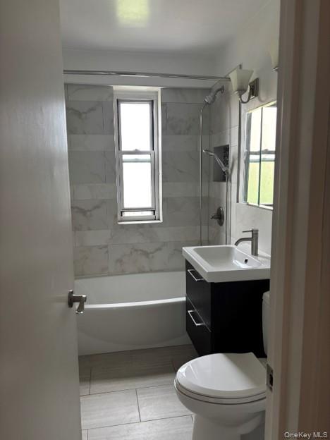 573 Grand Street D802 Property Photo 8