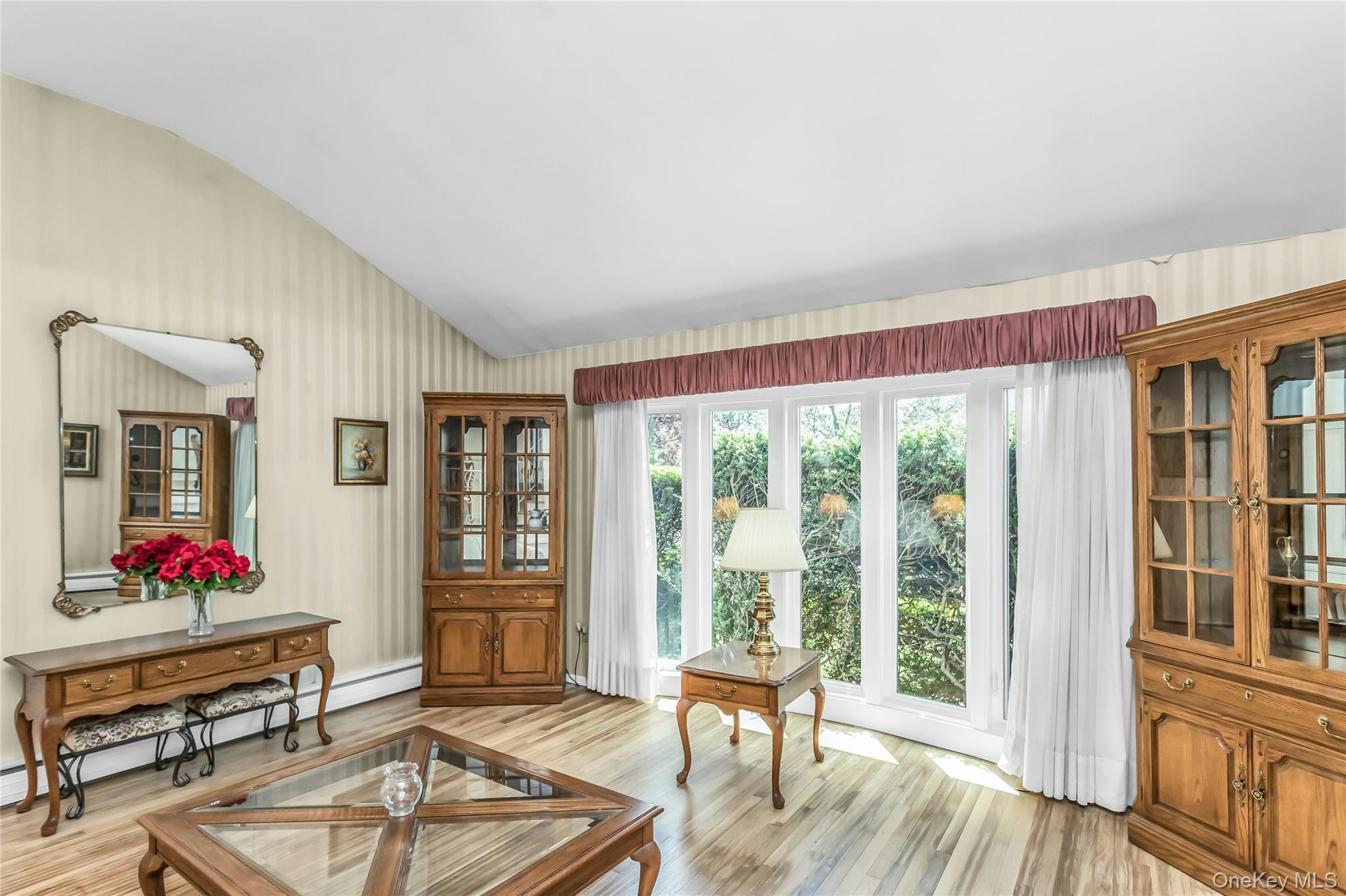 323 Richard Street Property Photo 4