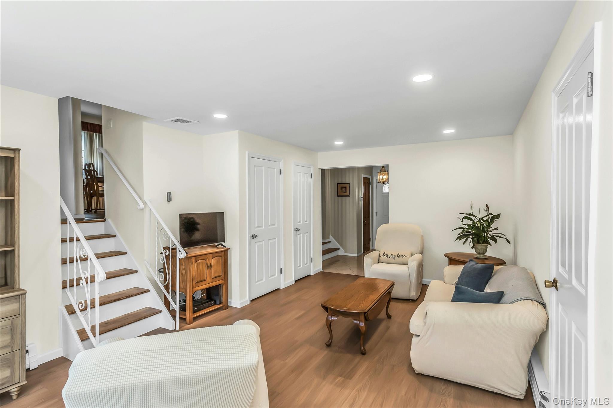 323 Richard Street Property Photo 8