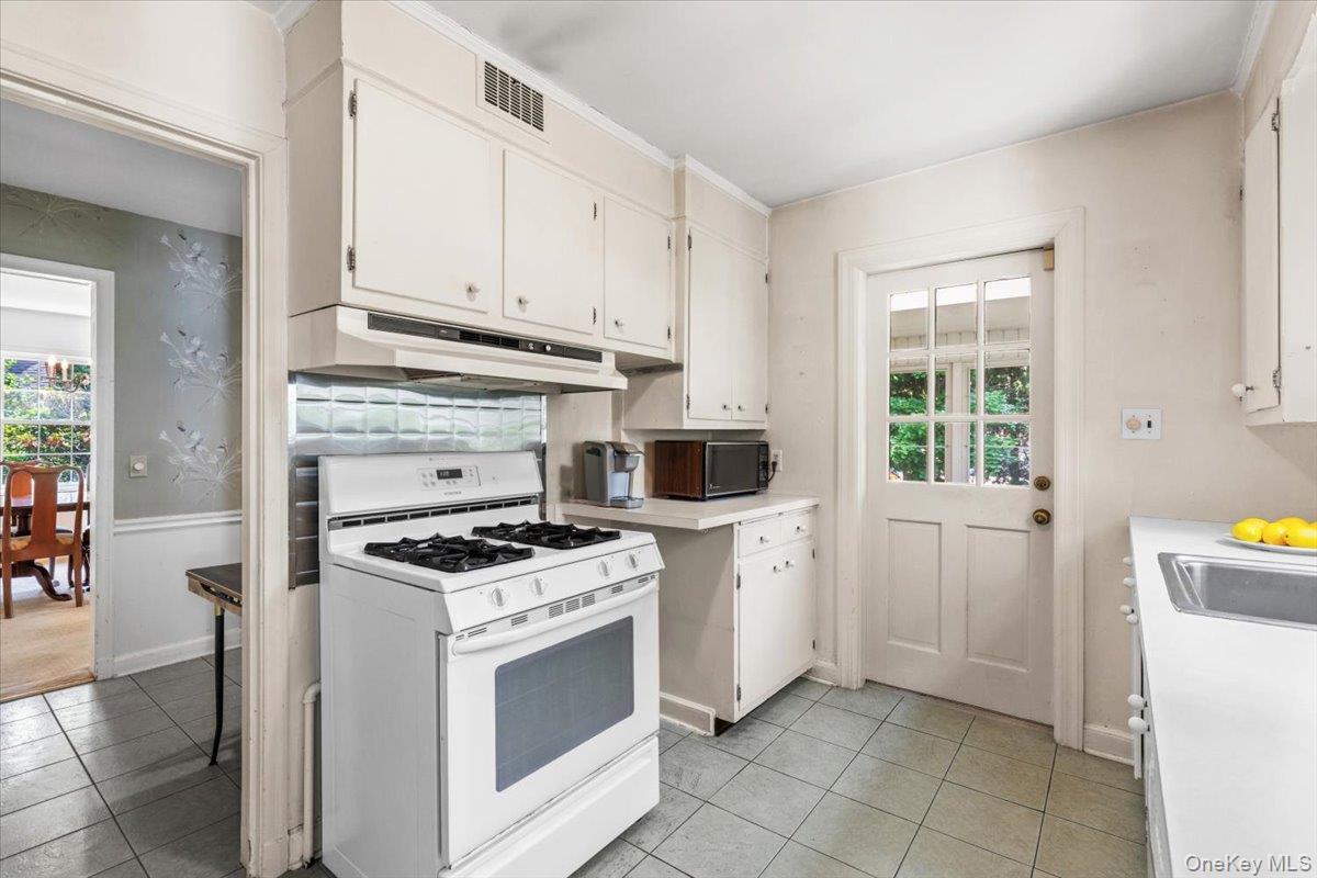 541 Claflin Avenue Property Photo 10