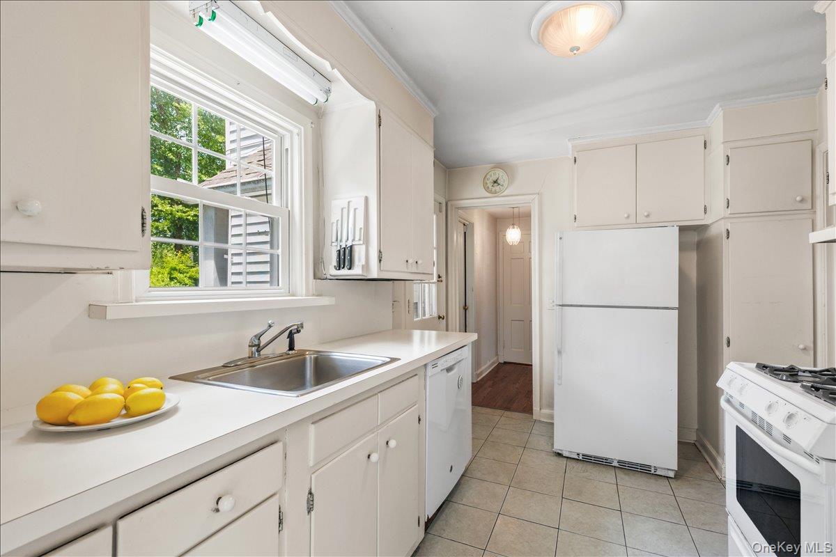 541 Claflin Avenue Property Photo 11