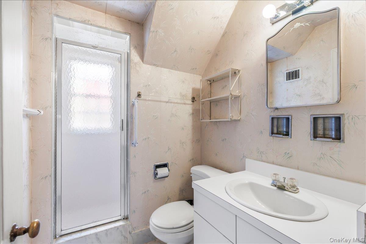 541 Claflin Avenue Property Photo 15