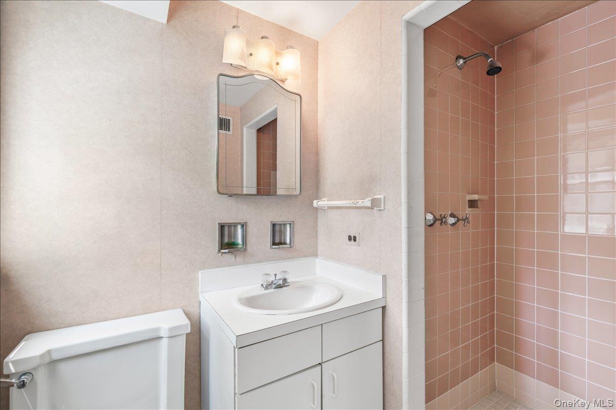 541 Claflin Avenue Property Photo 19