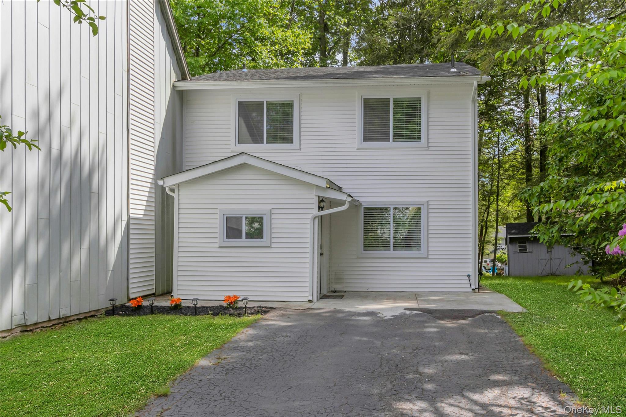 34 Elizabeth Way Property Photo 2