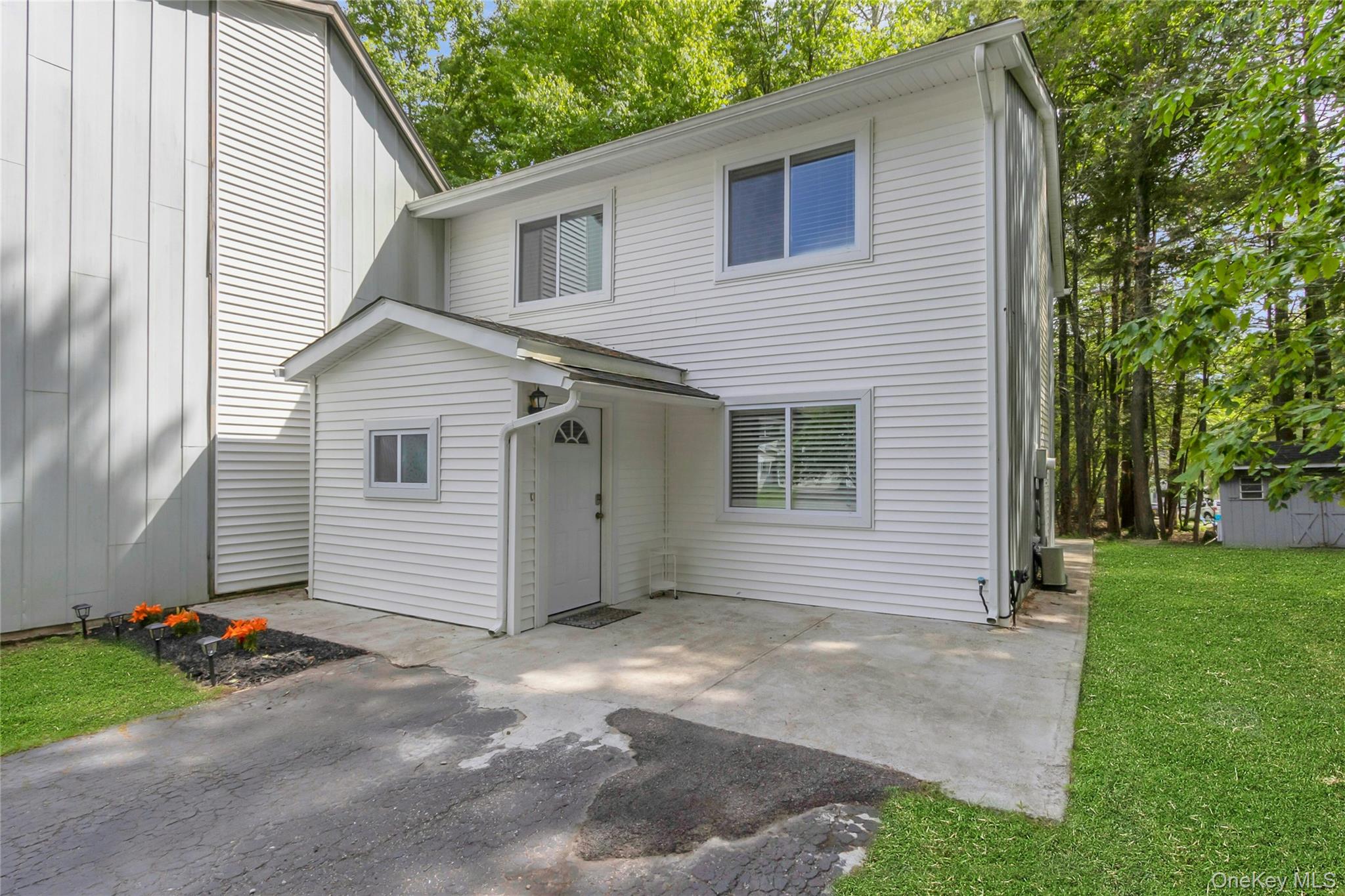 34 Elizabeth Way Property Photo 5