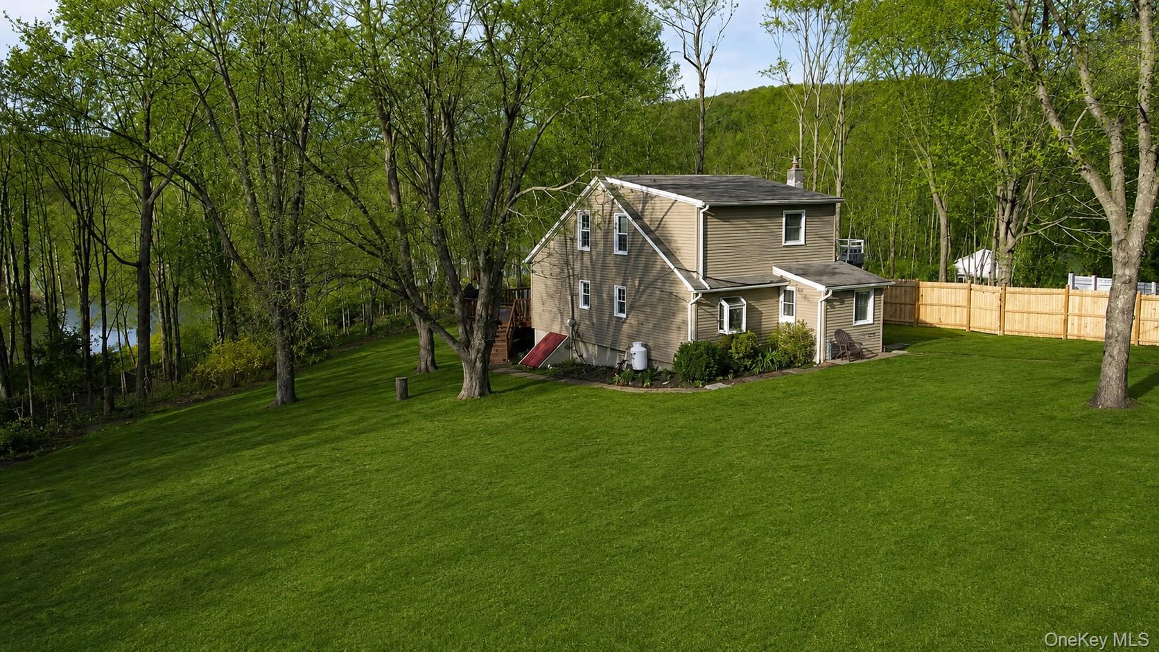 8 Randall Plaza Property Photo 1