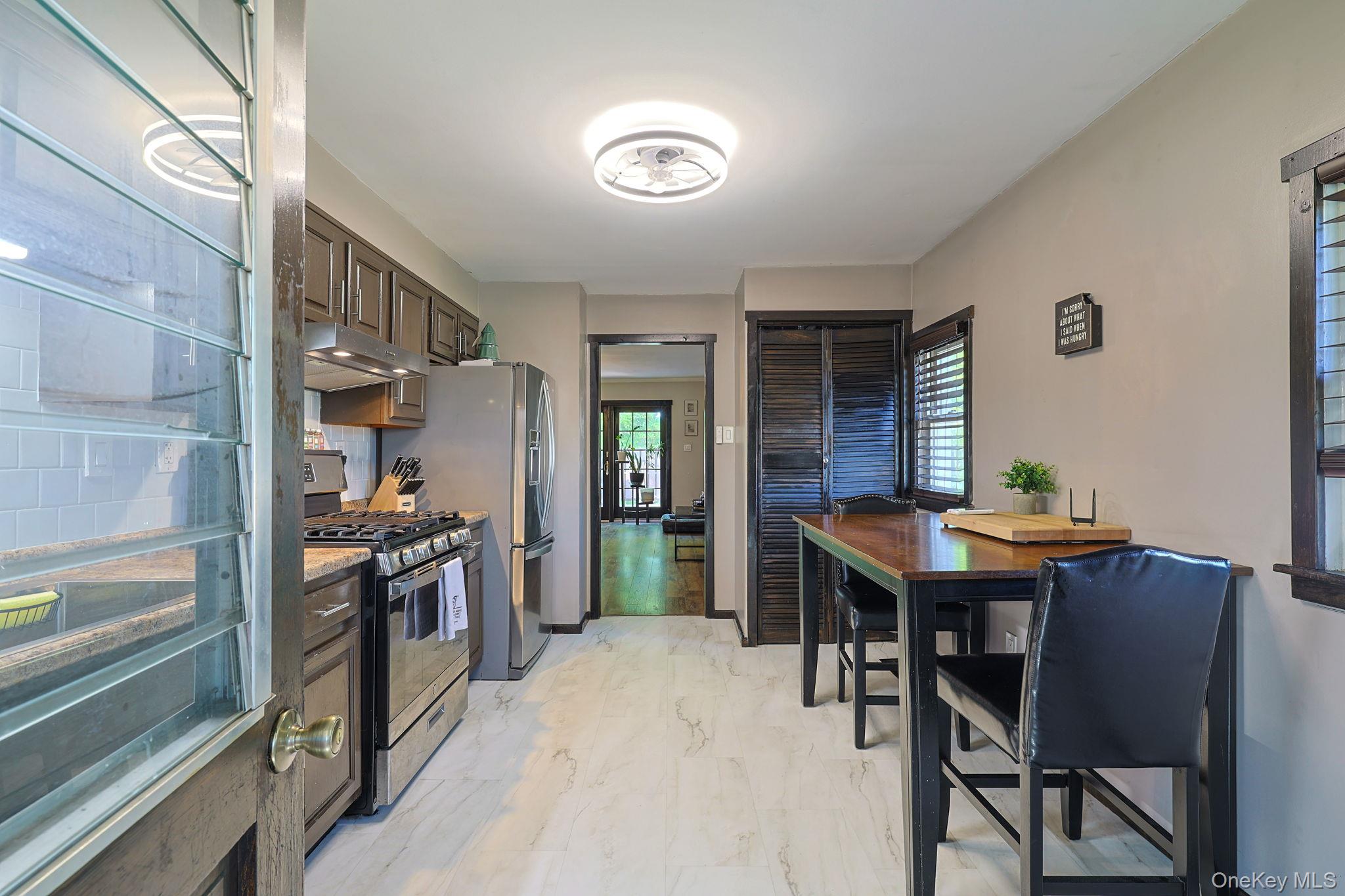 8 Randall Plaza Property Photo 4