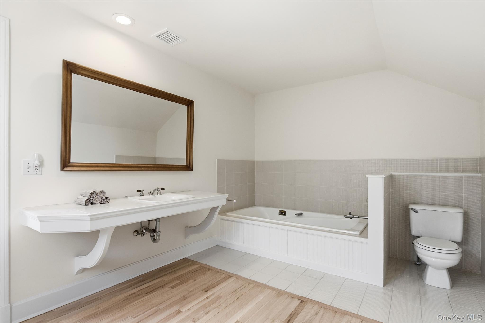 90 Peconic Avenue Property Photo 21