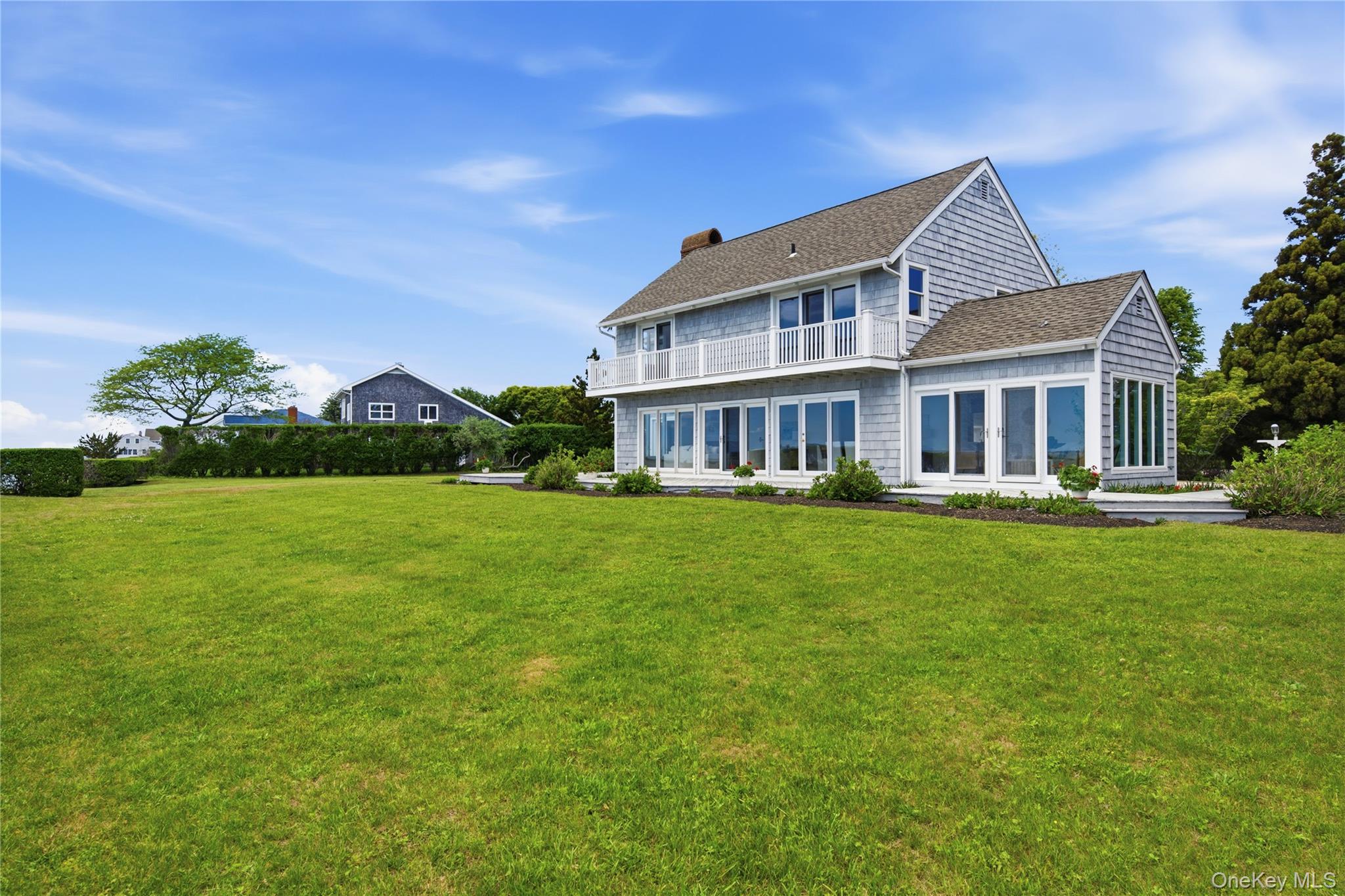 90 Peconic Avenue Property Photo 32
