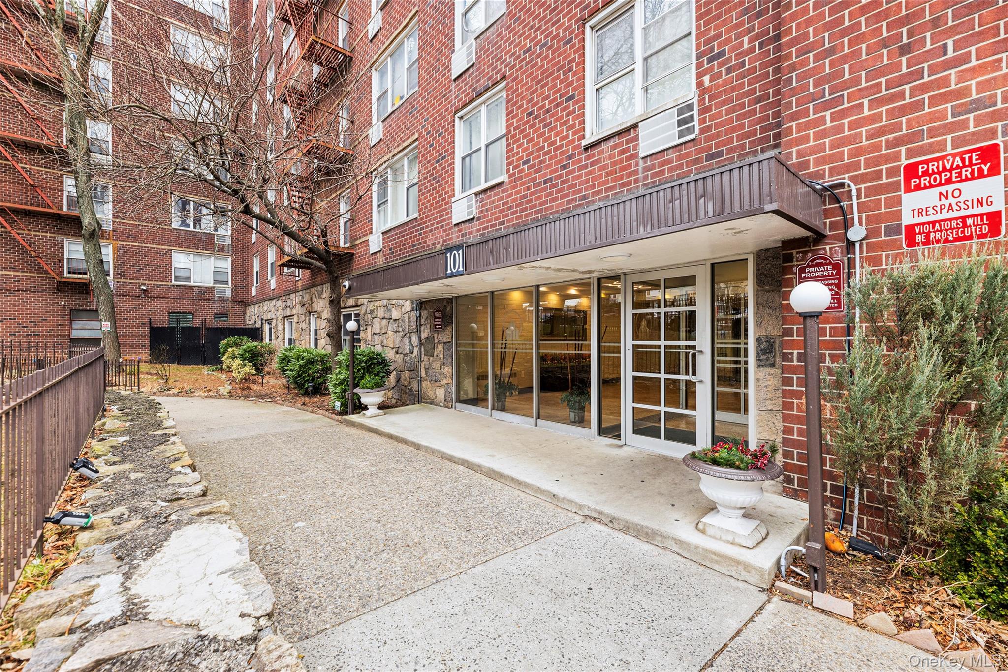 101 Highland Avenue 4R Property Photo 1