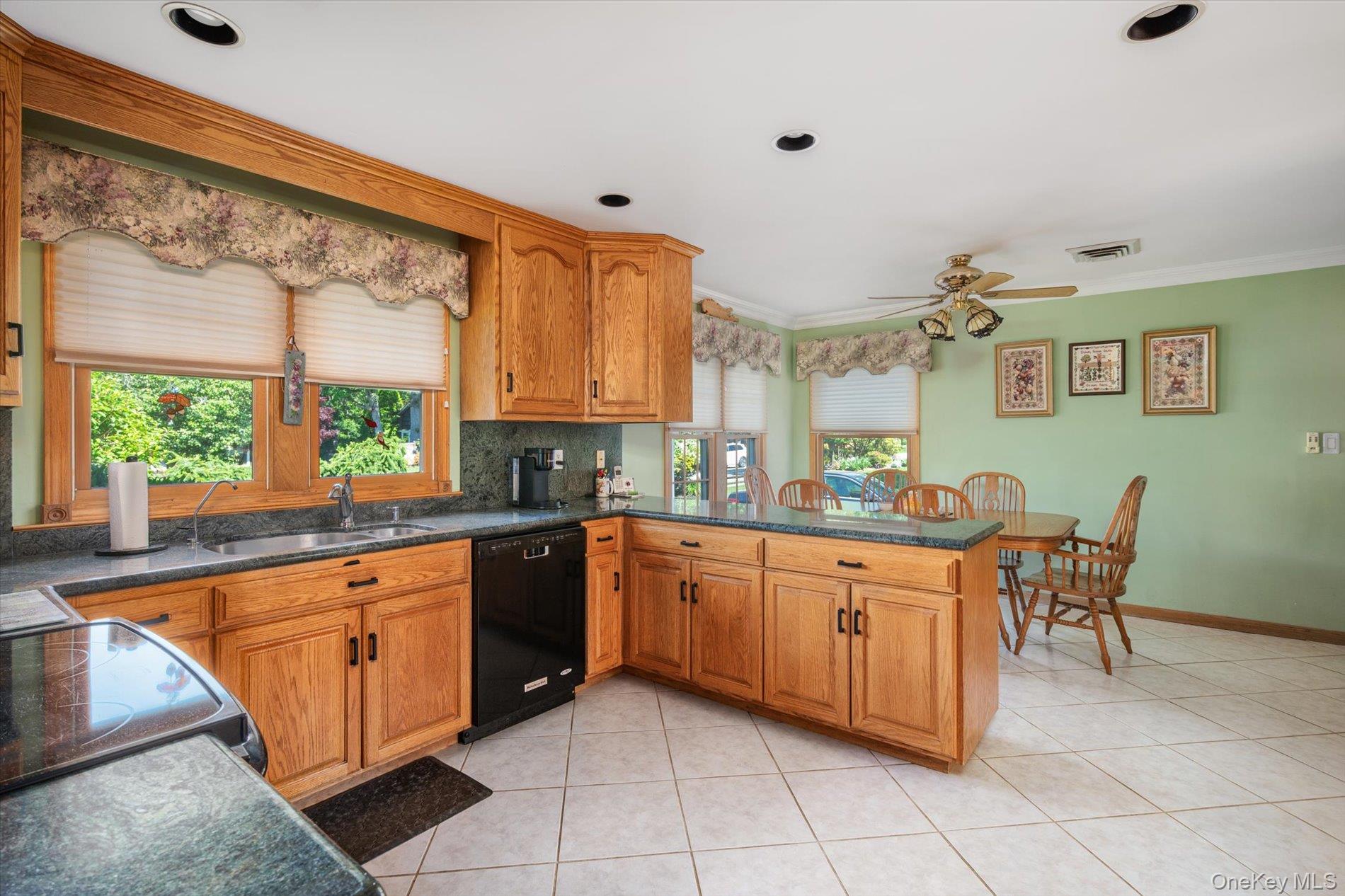 26 Quaker Lane Property Photo 11