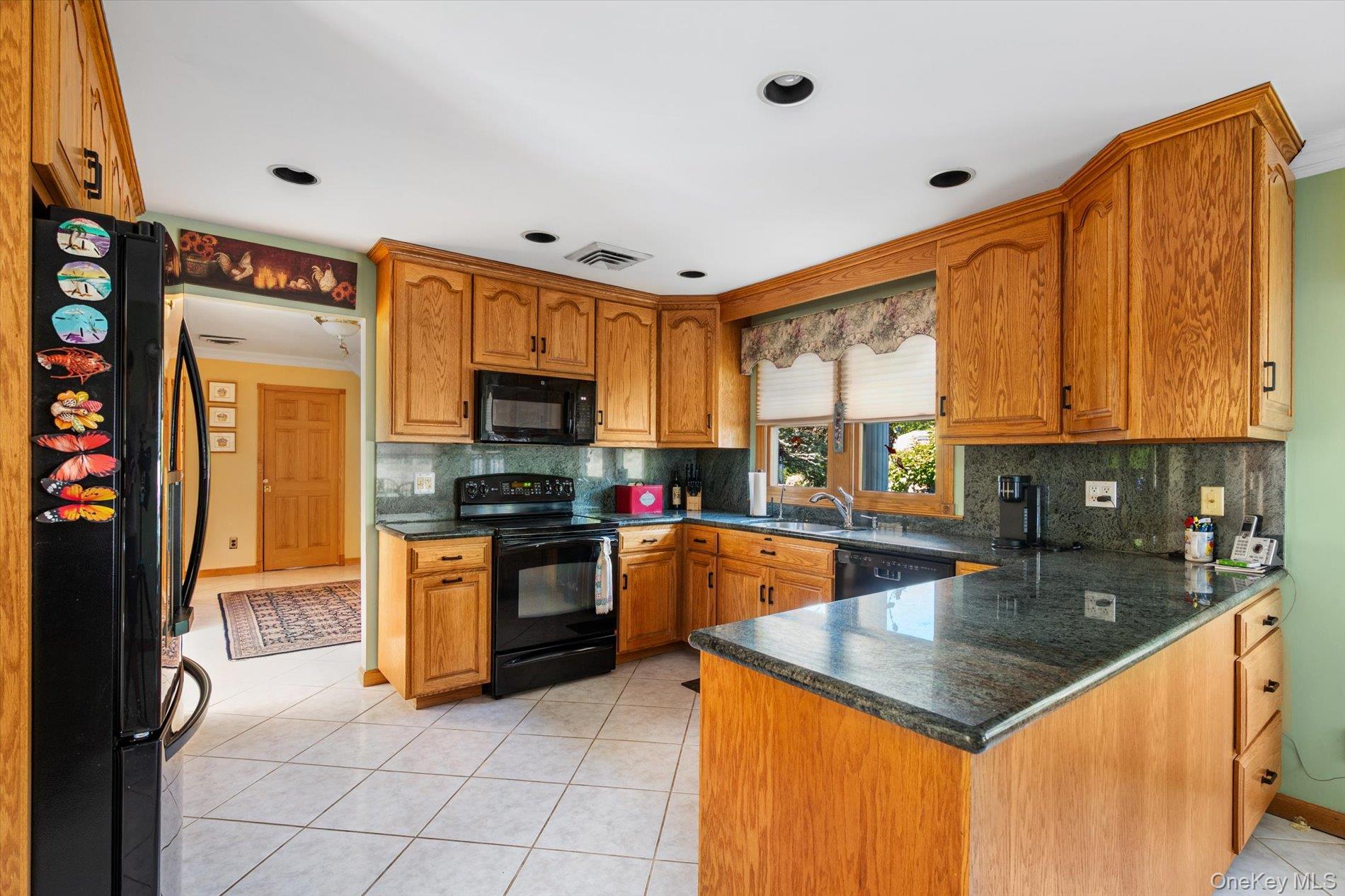 26 Quaker Lane Property Photo 12