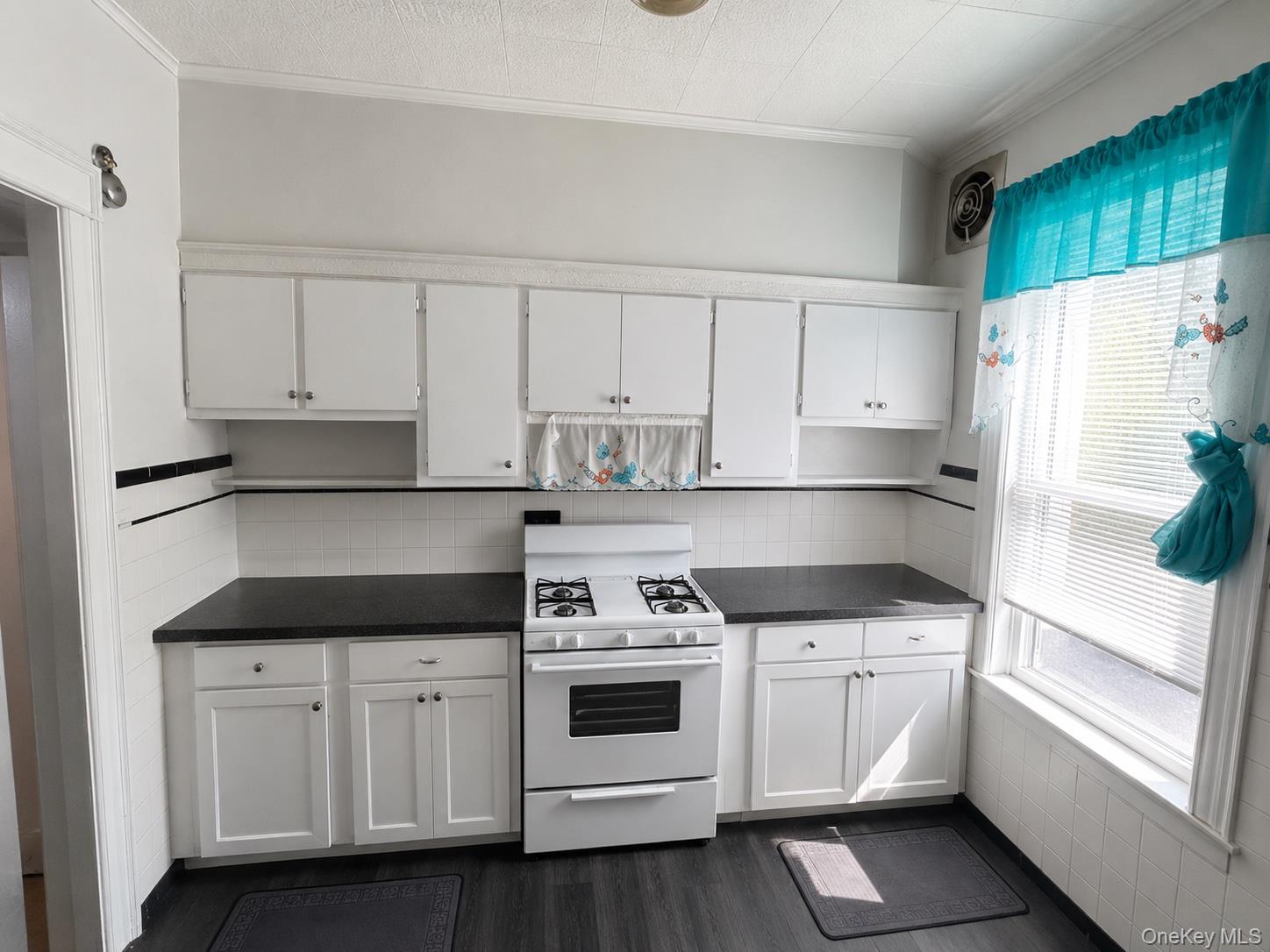 6050 Putnam Avenue Property Photo 12