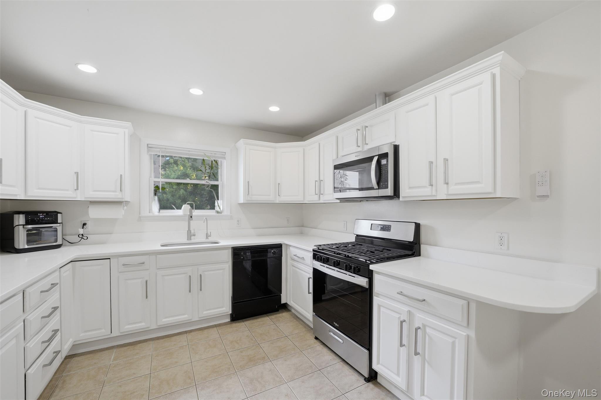 235 Bronx River Road Property Photo 7