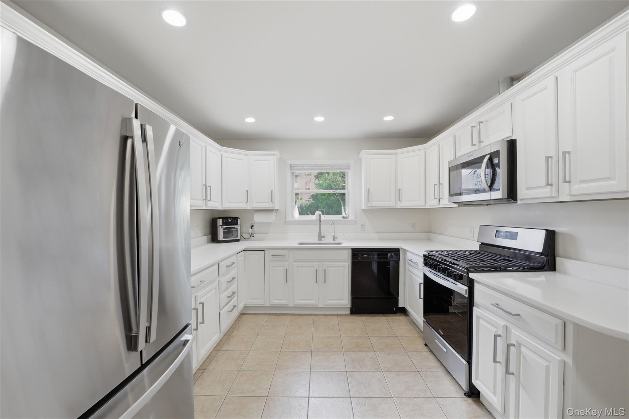 235 Bronx River Road Property Photo 9
