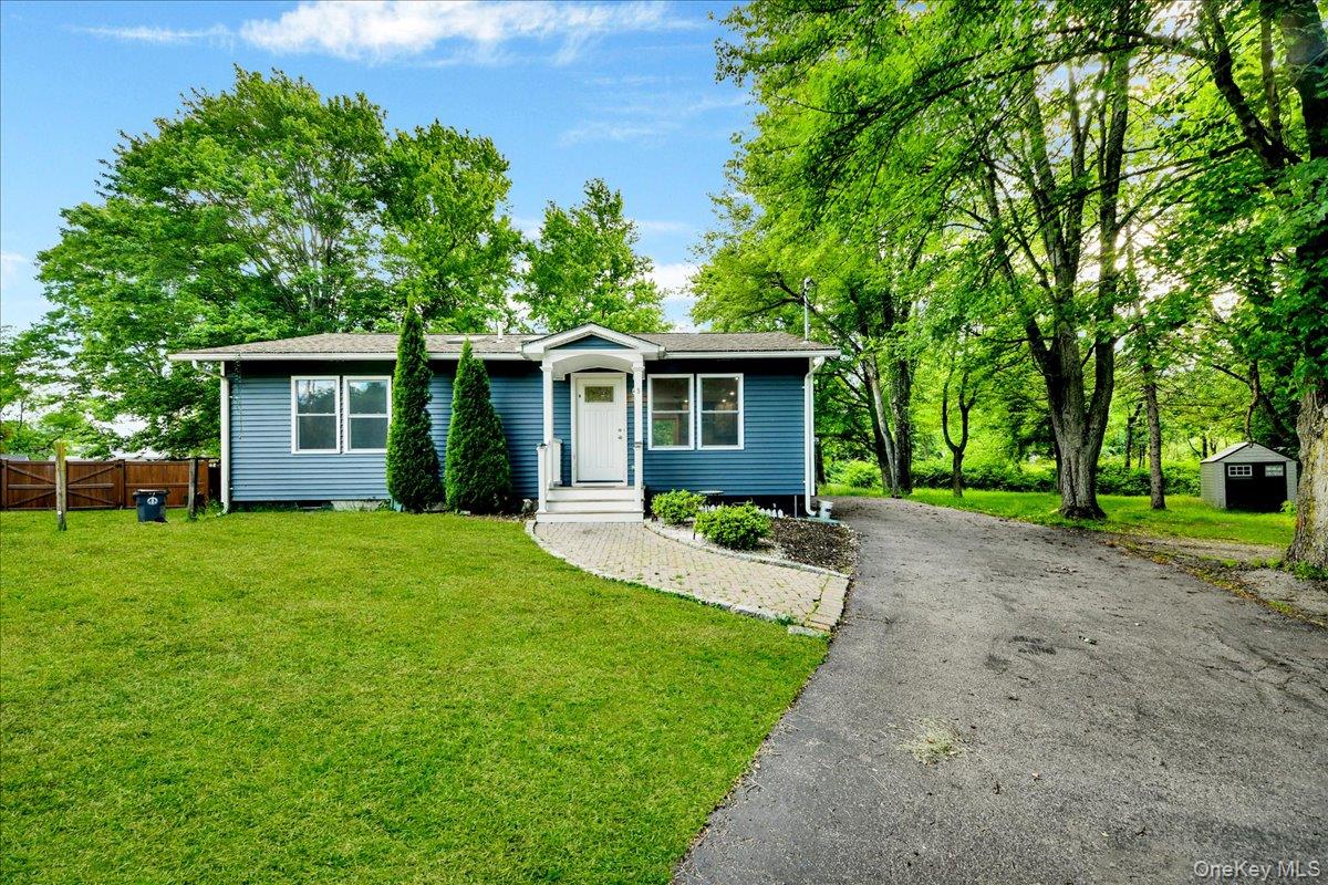 9 Hillside Close Property Photo 1