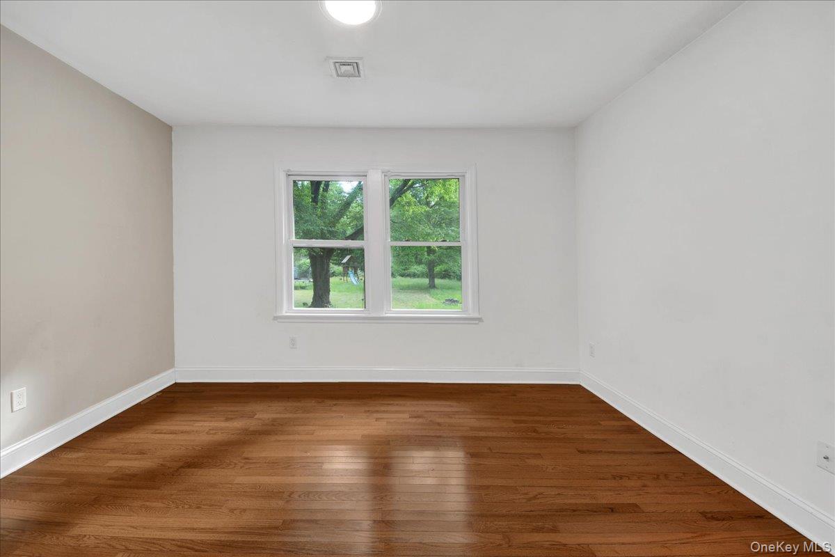 9 Hillside Close Property Photo 5