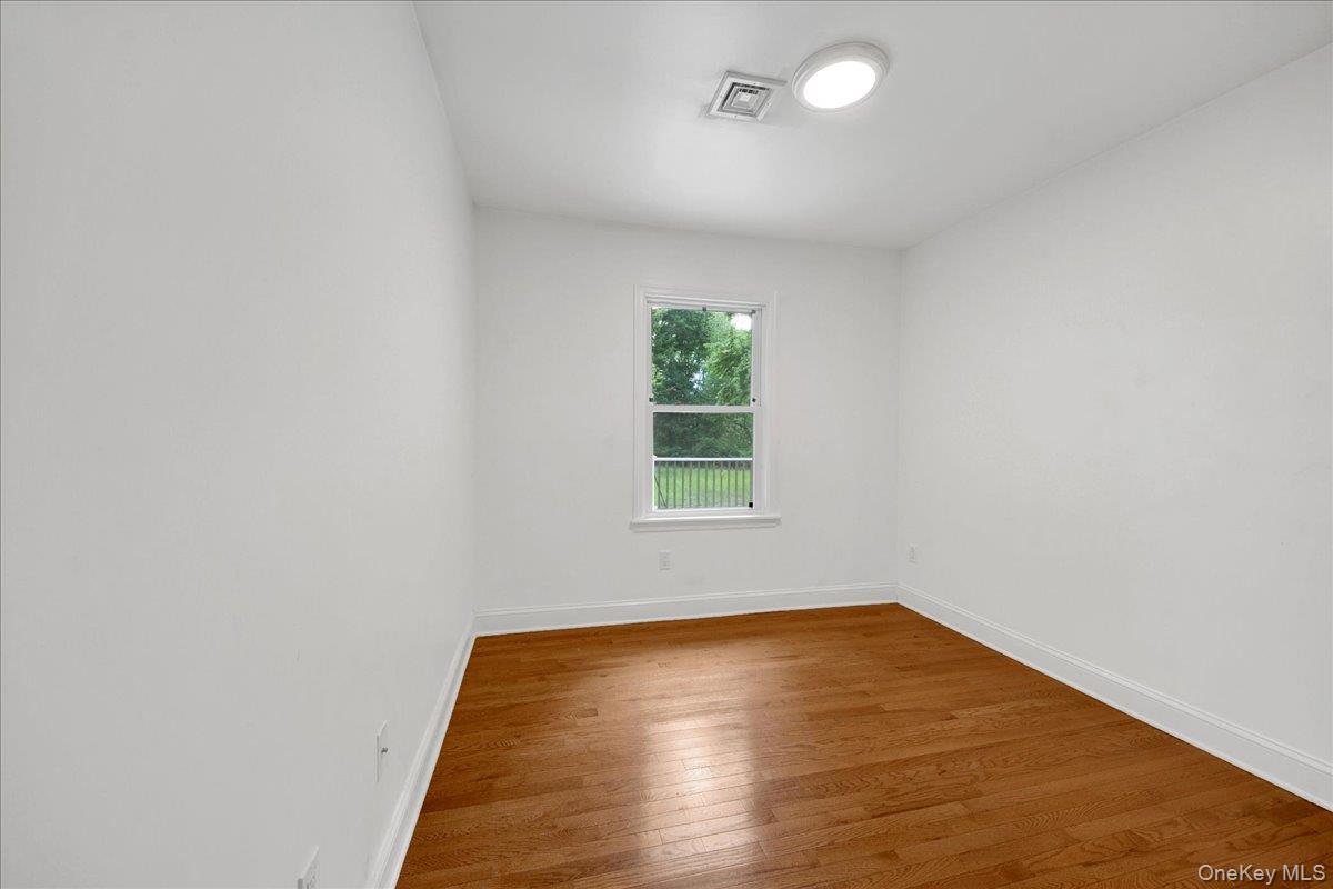 9 Hillside Close Property Photo 7