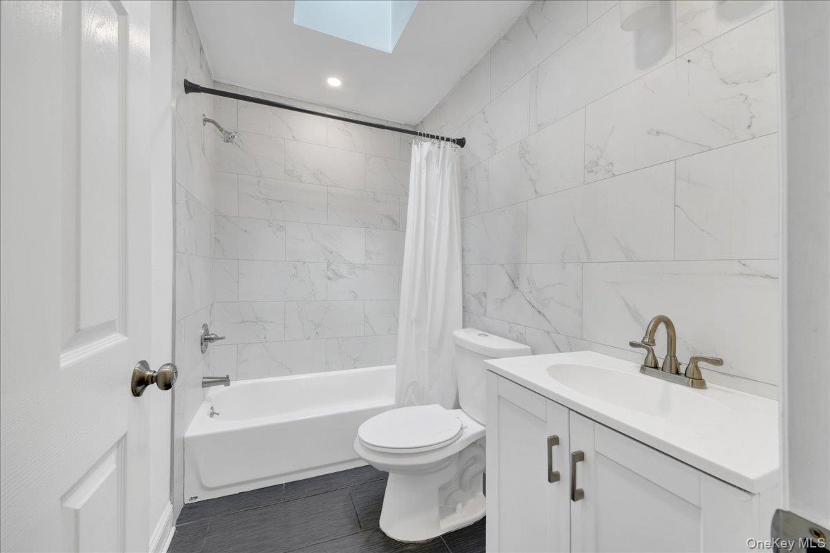 9 Hillside Close Property Photo 8