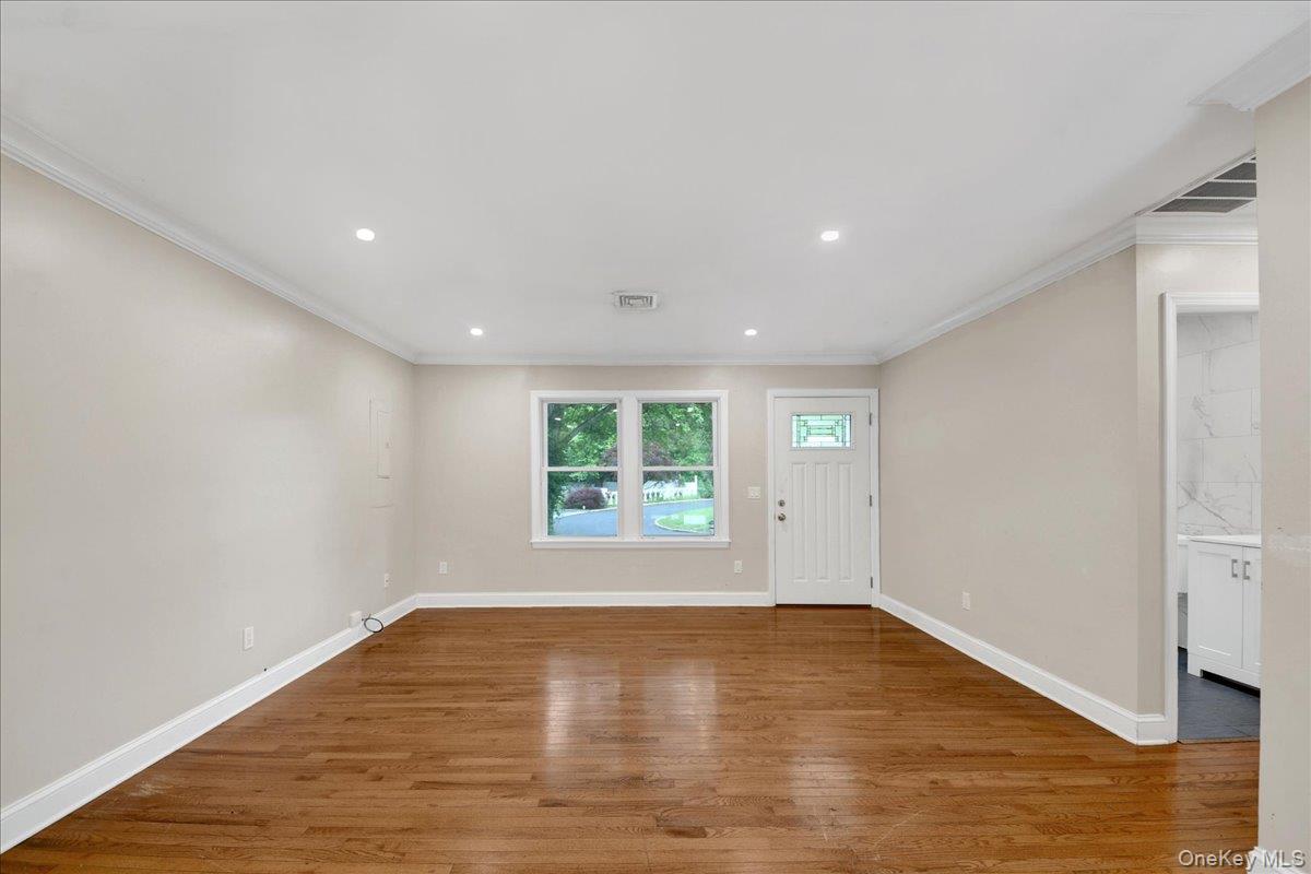 9 Hillside Close Property Photo 10