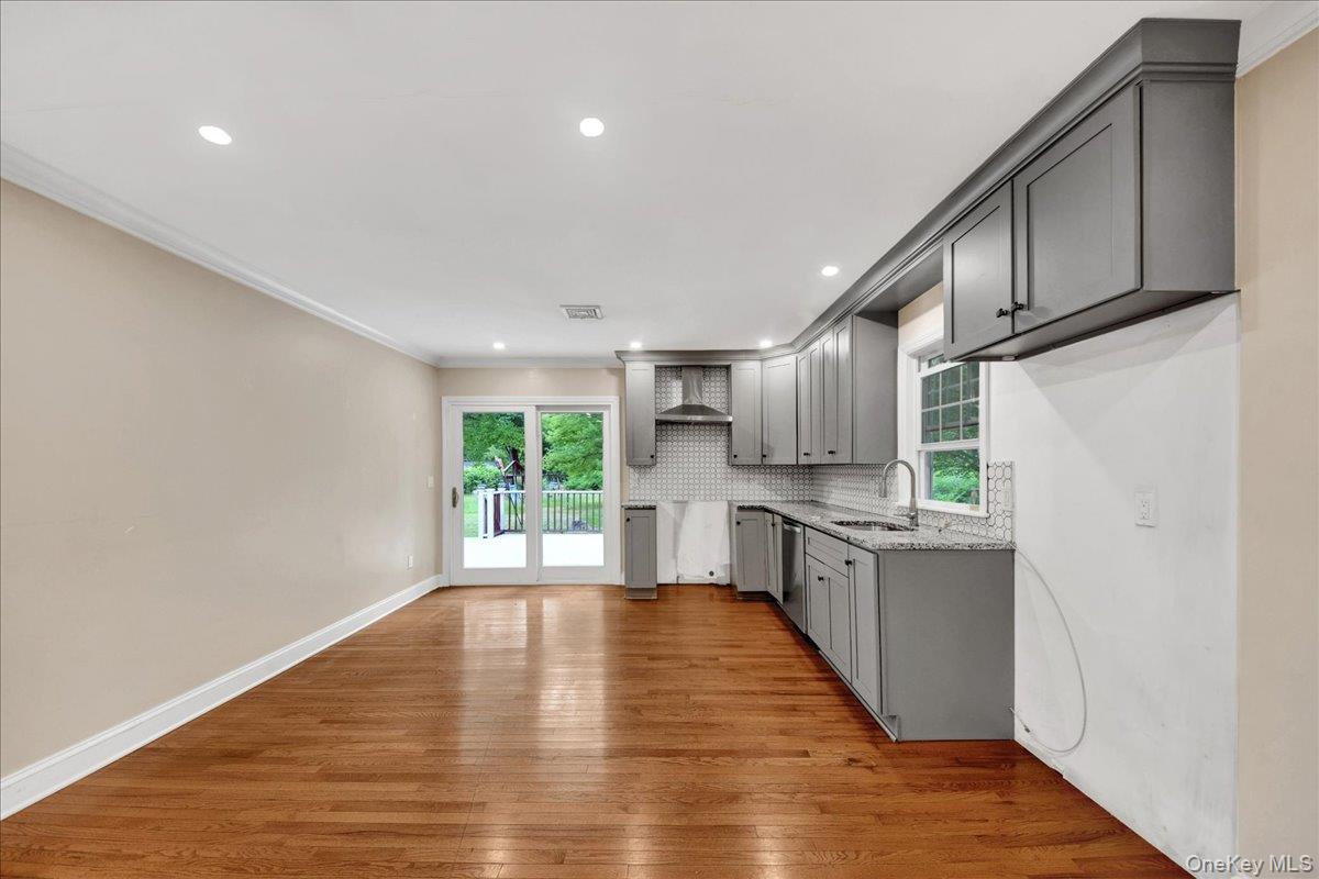 9 Hillside Close Property Photo 11