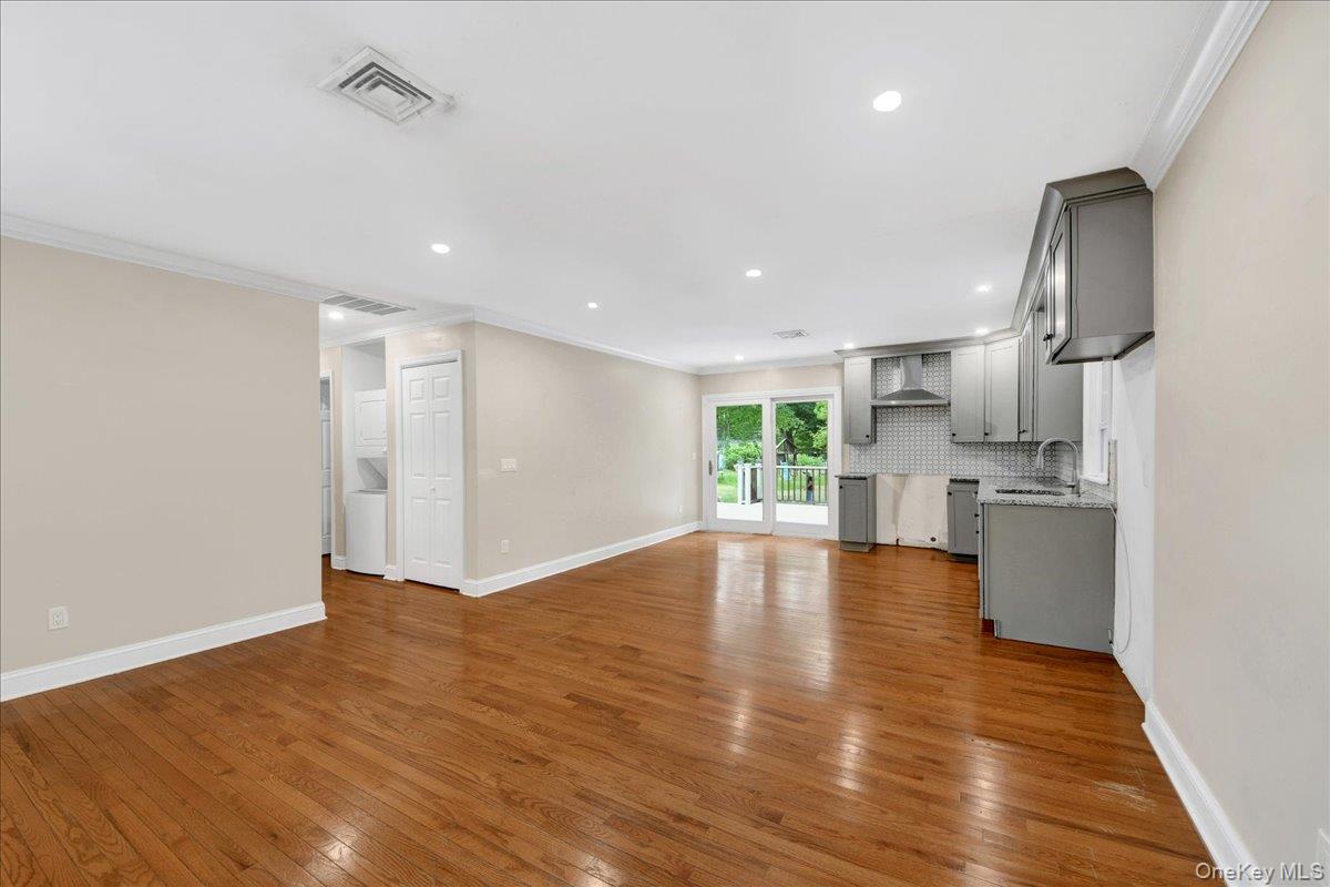 9 Hillside Close Property Photo 12