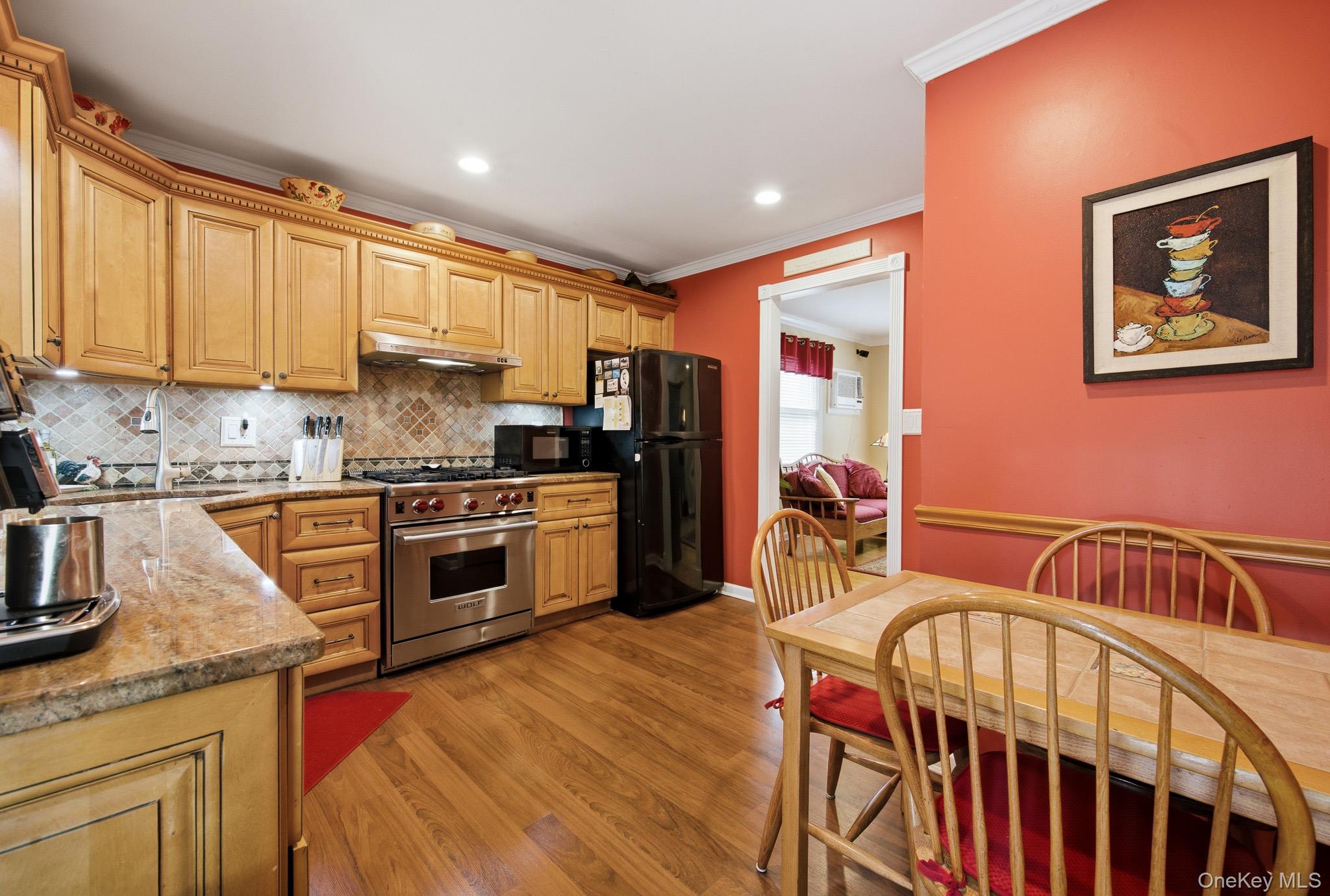 71 E 17th Street Property Photo 4