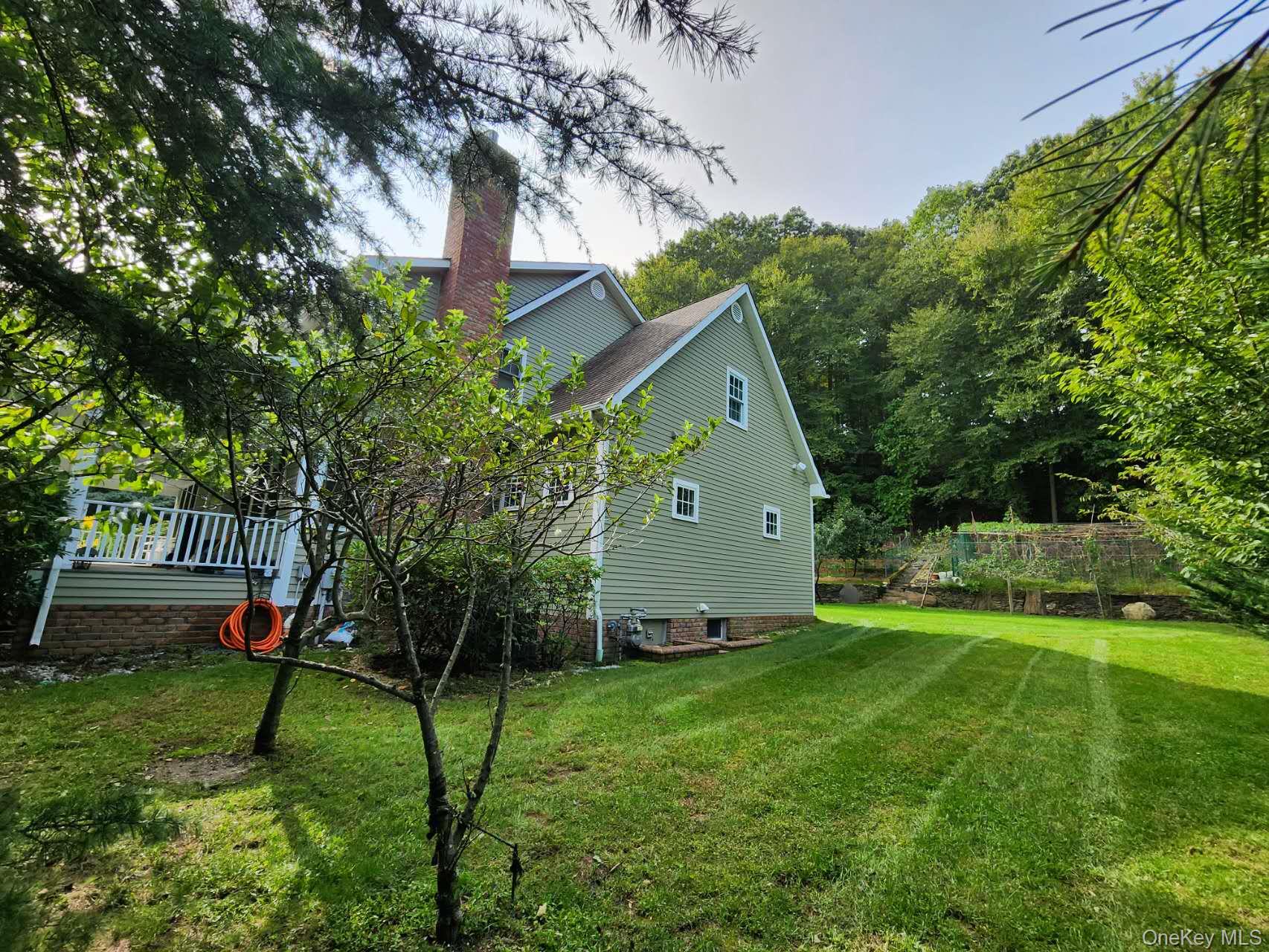 1259 N Country Road Property Photo 3