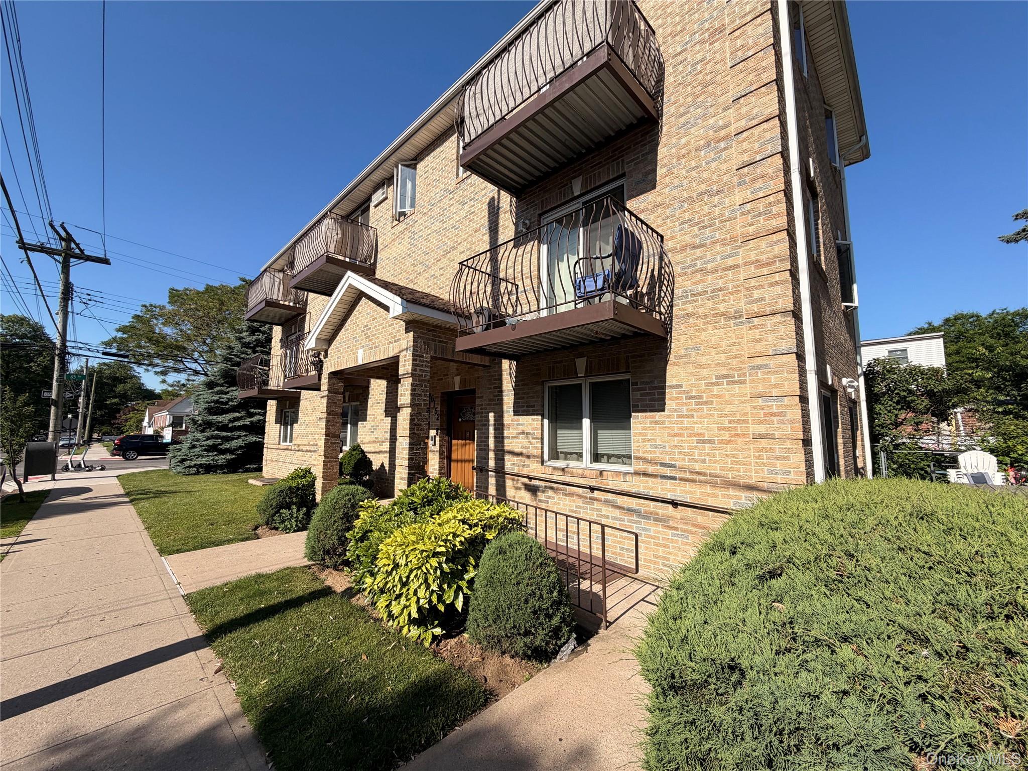 6152 170th Street Property Photo 2