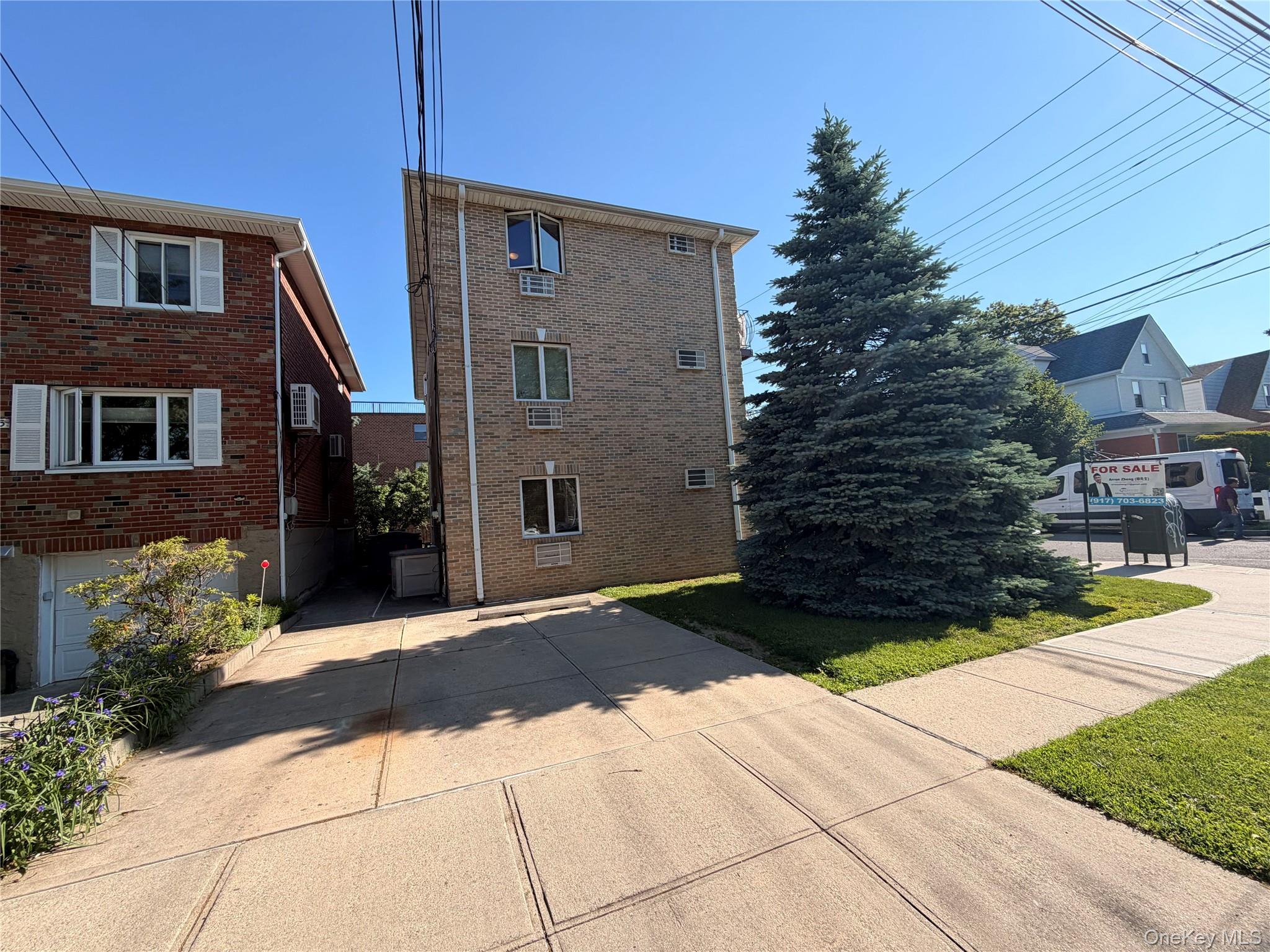 6152 170th Street Property Photo 3