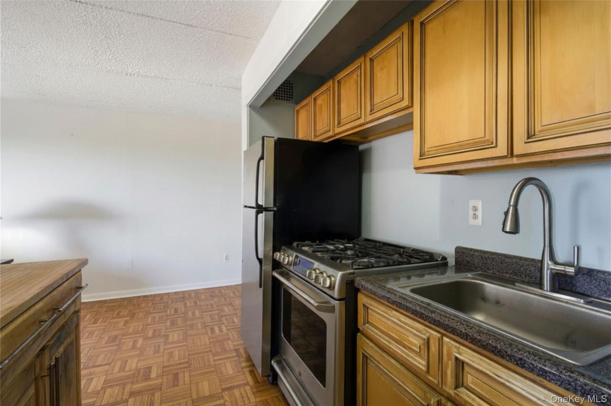 687 Bronx River Road 6c Property Photo 4