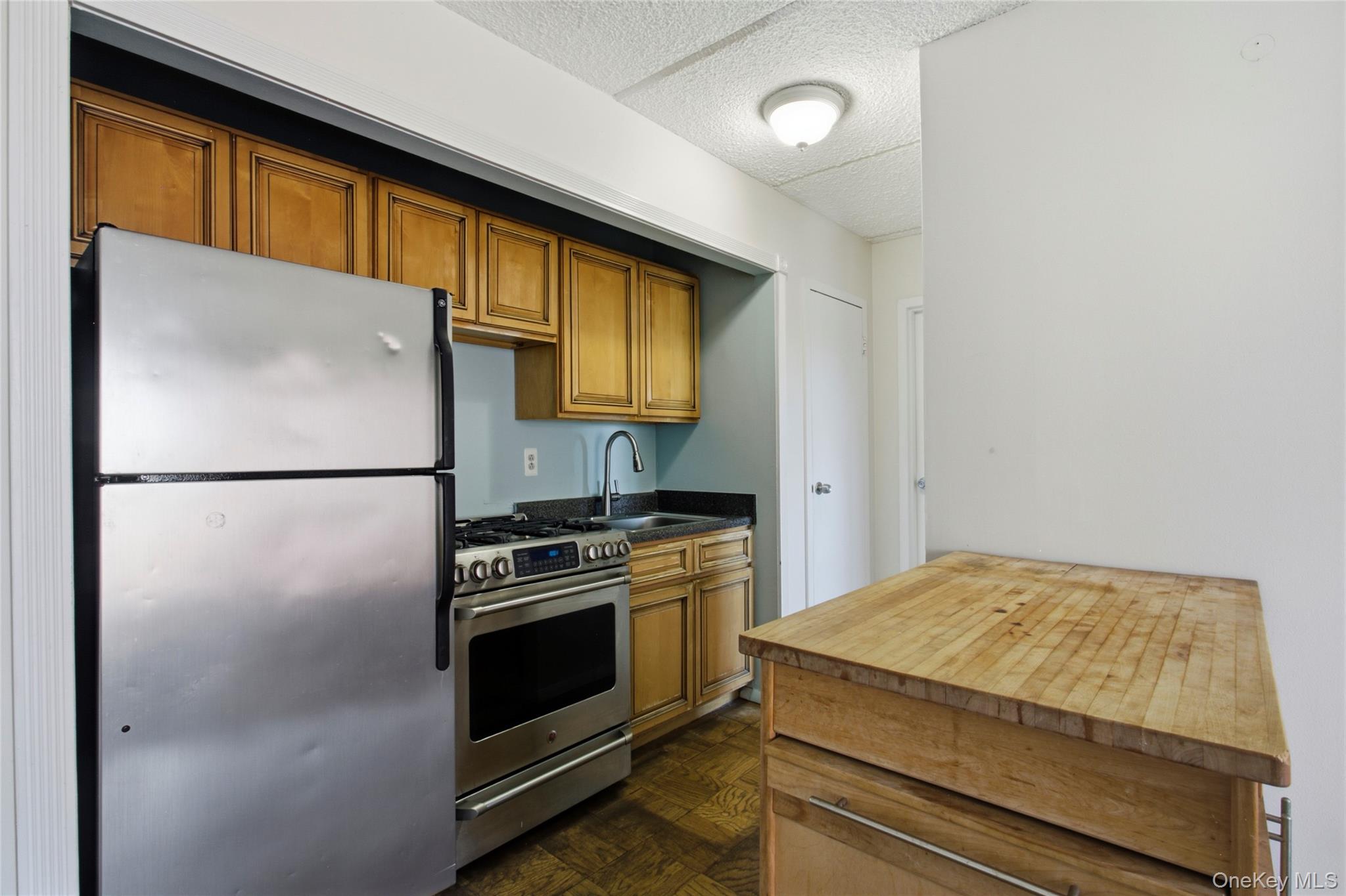 687 Bronx River Road 6c Property Photo 6