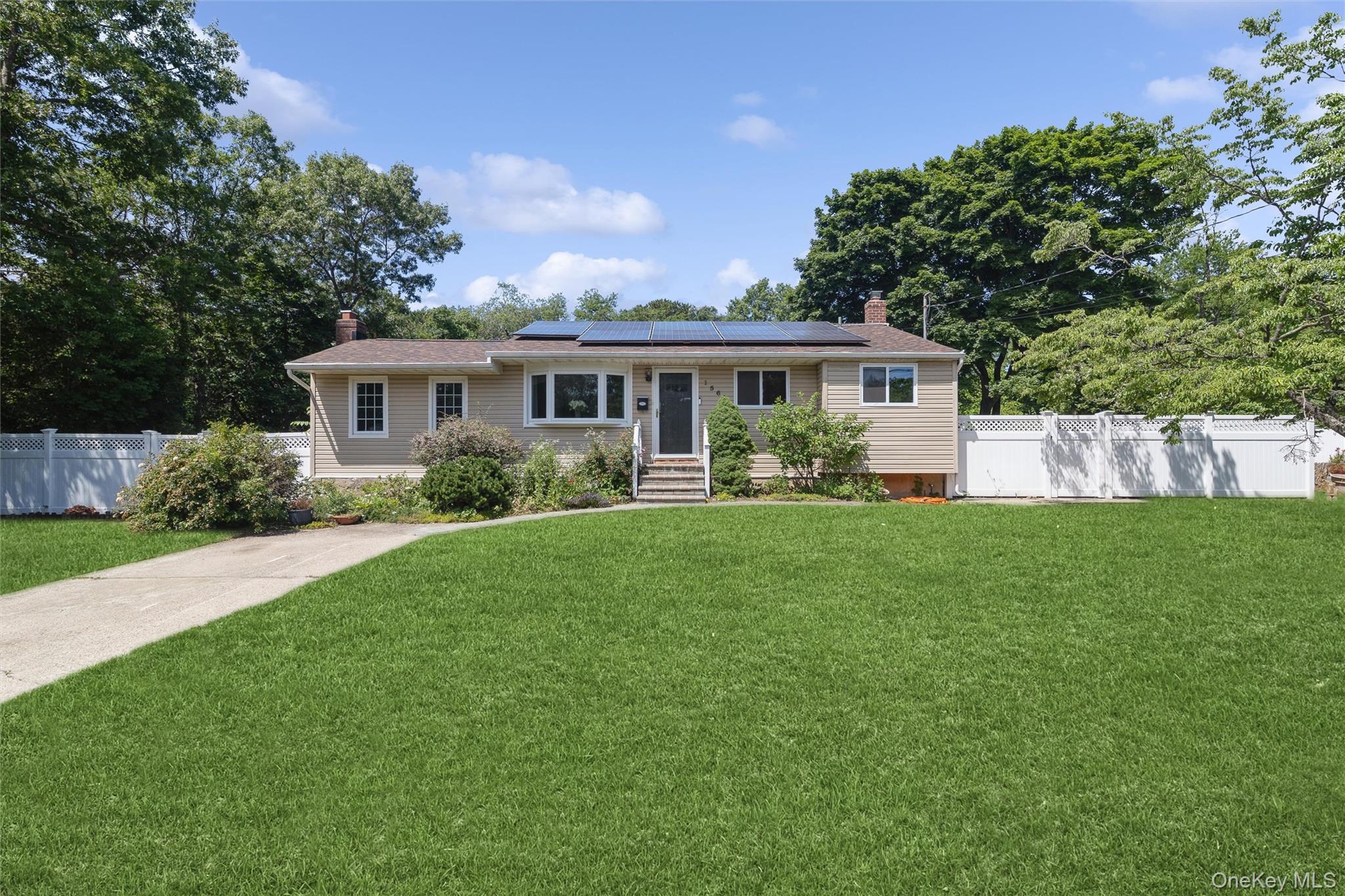 1560 Brightshore Boulevard Property Photo 1