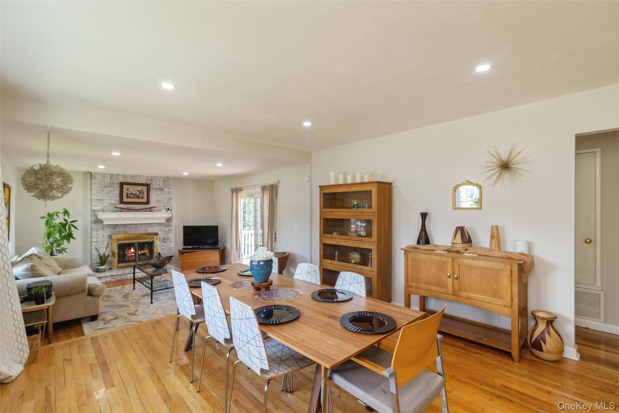 1560 Brightshore Boulevard Property Photo 3