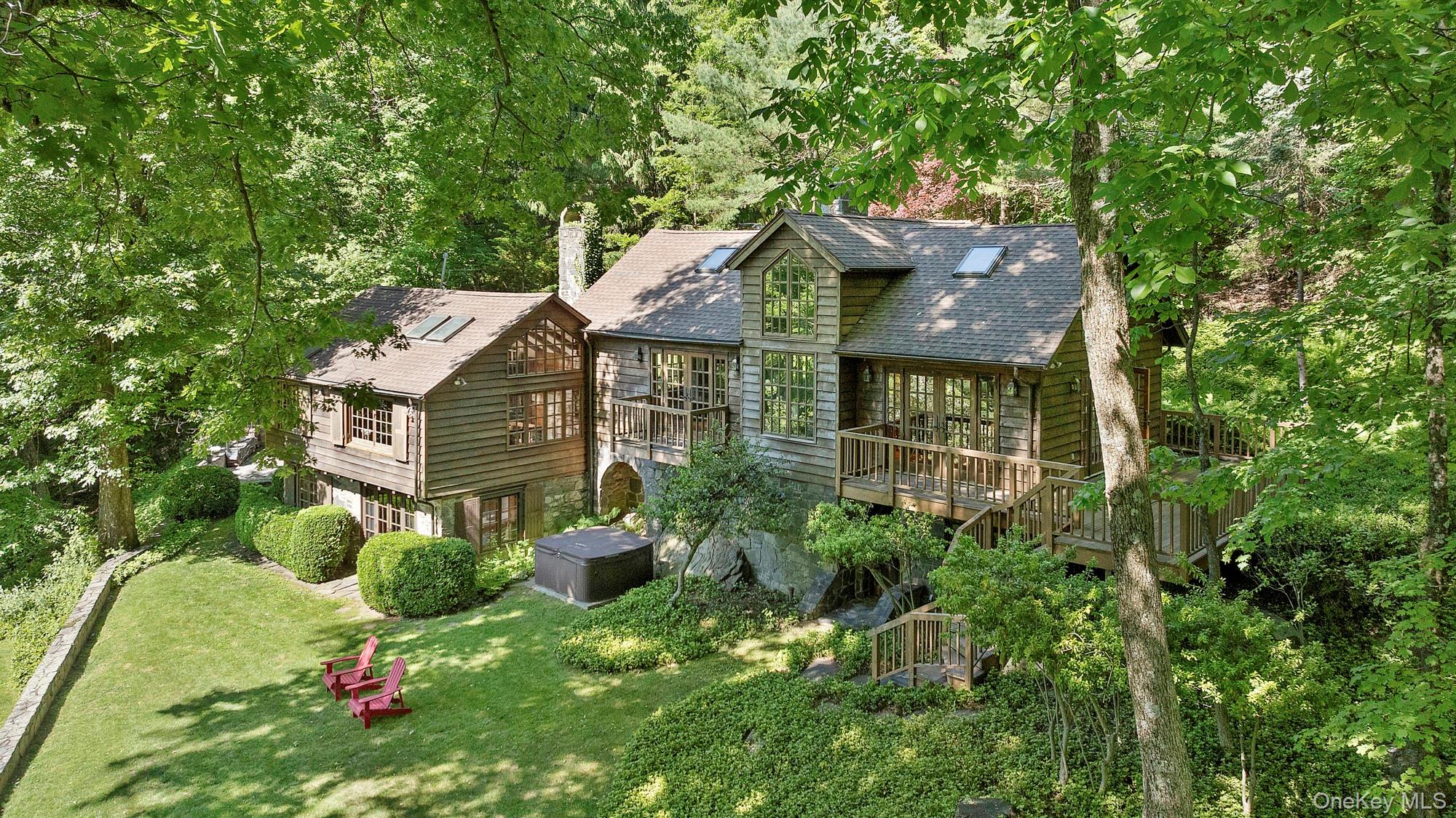 678 Golf Ridge Road Property Photo 1