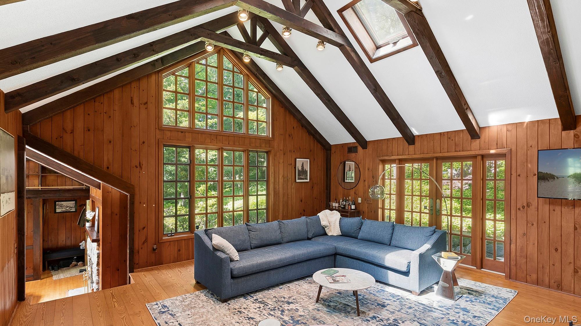 678 Golf Ridge Road Property Photo 4