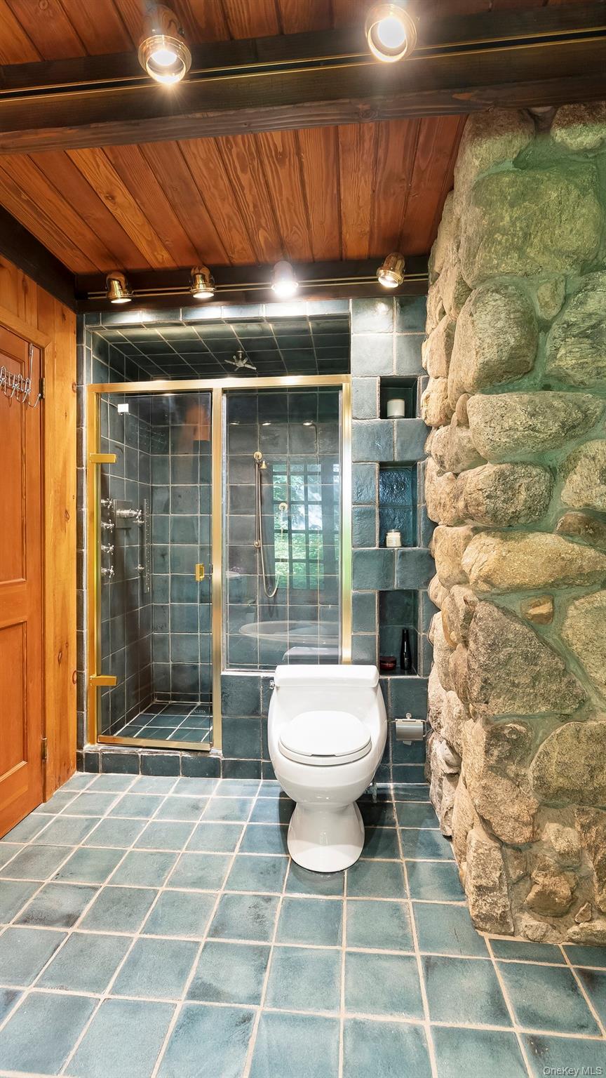 678 Golf Ridge Road Property Photo 8
