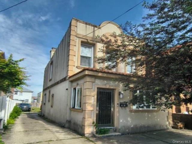 61 25 165th Street Property Photo 1